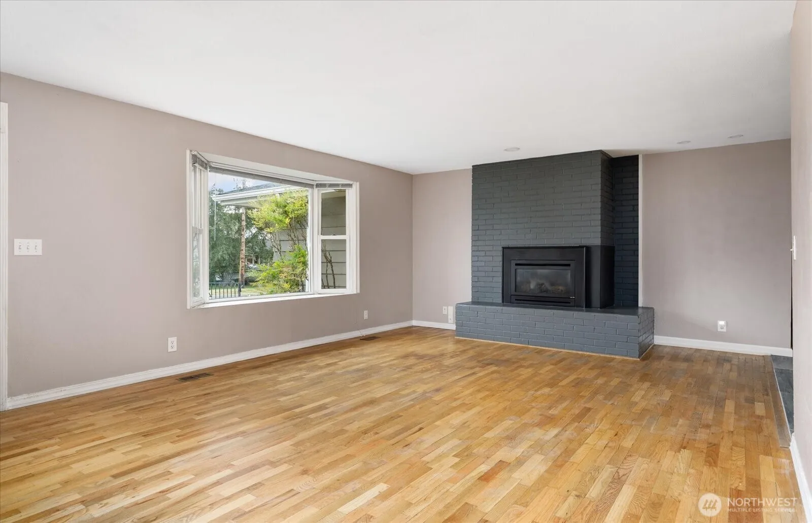 Property photo for 672 Se 4th Avenue, Oak Harbor photo 5