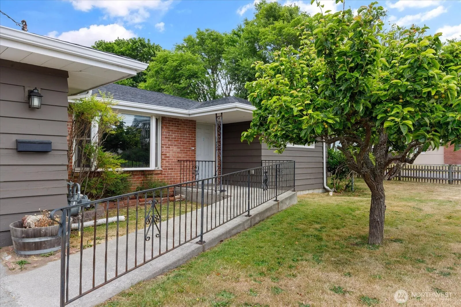 Property photo for 672 Se 4th Avenue, Oak Harbor