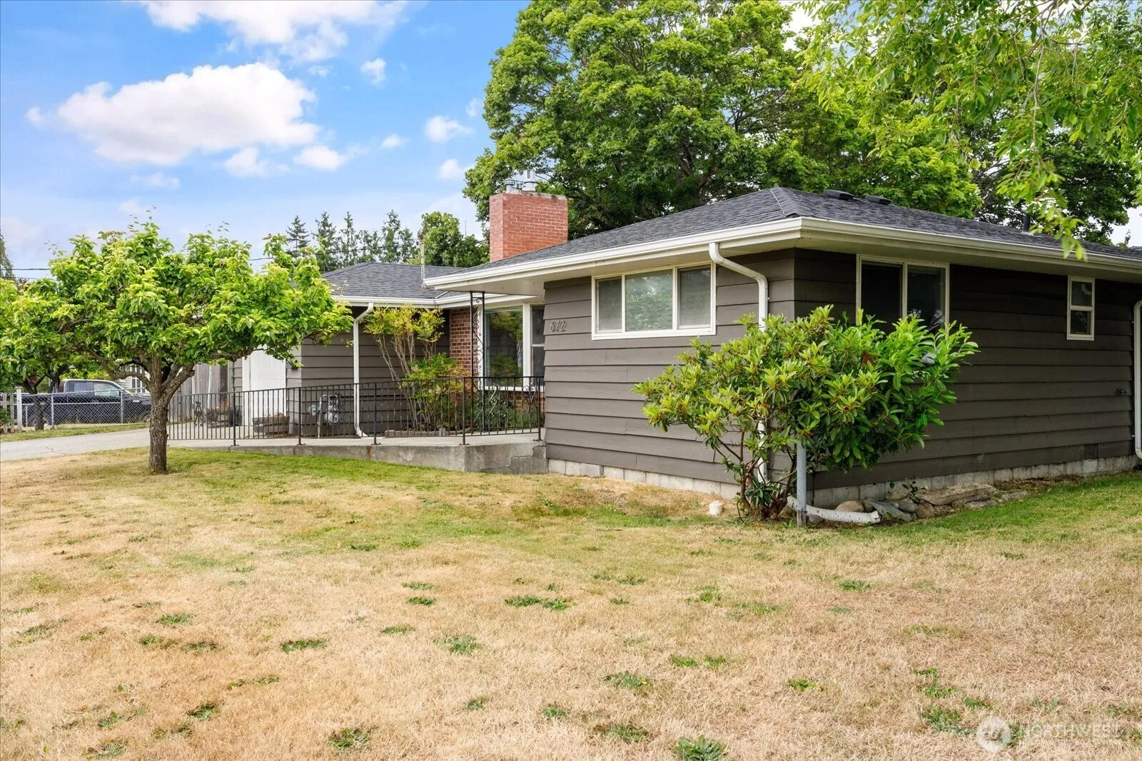 Property photo for 672 Se 4th Avenue, Oak Harbor photo 2