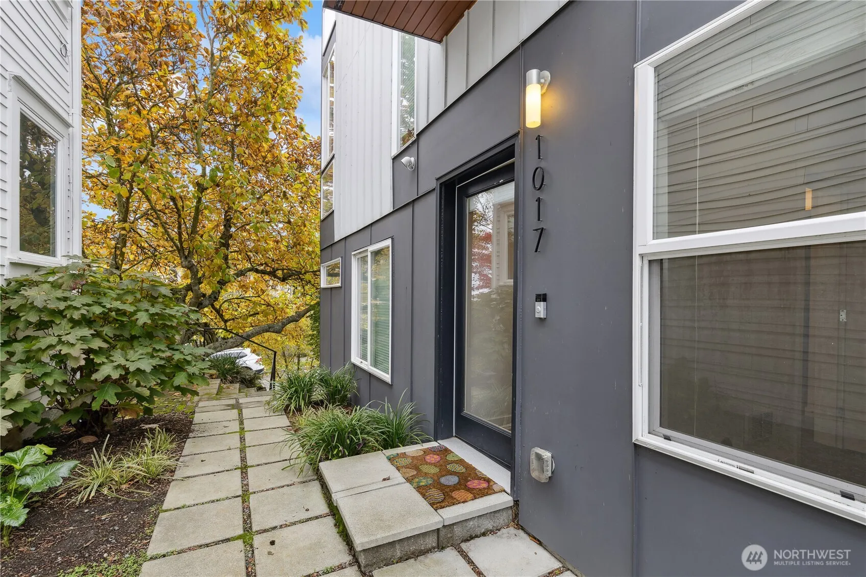 Property photo for 1017 W Crockett Street, Seattle