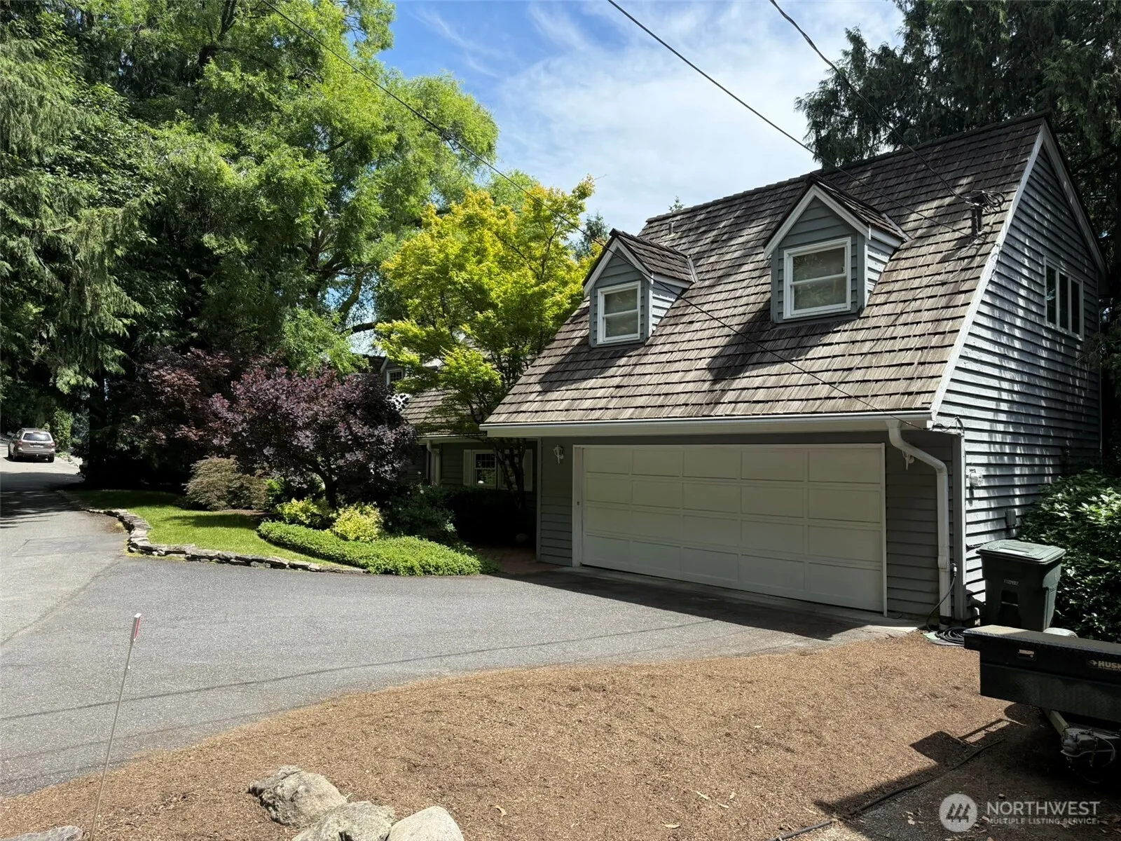 Property photo for 648 Lake Sammamish Lane Ne, Bellevue photo 3