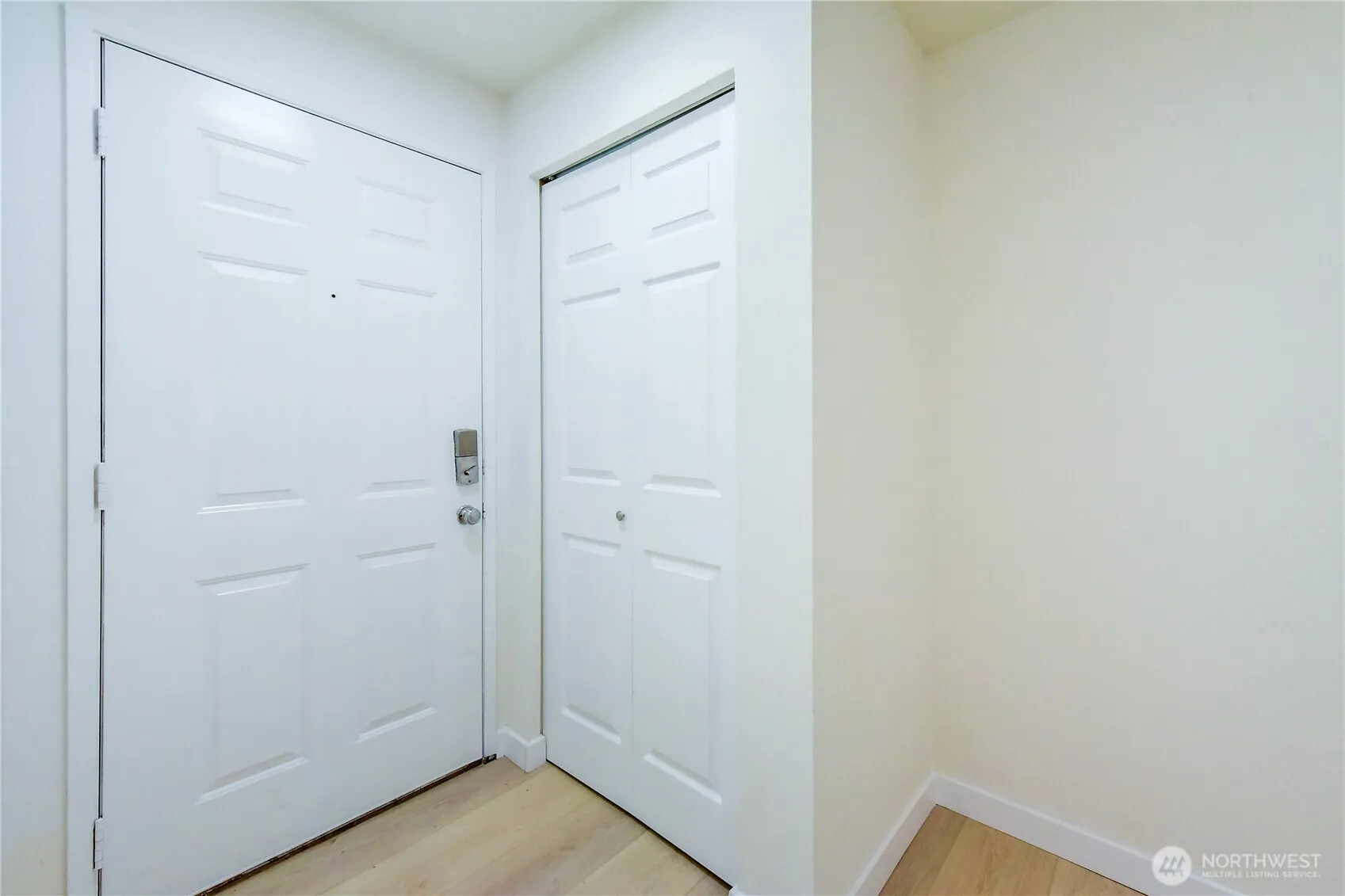 Property photo for 1601 Maple Lane #b5, Kent photo 3