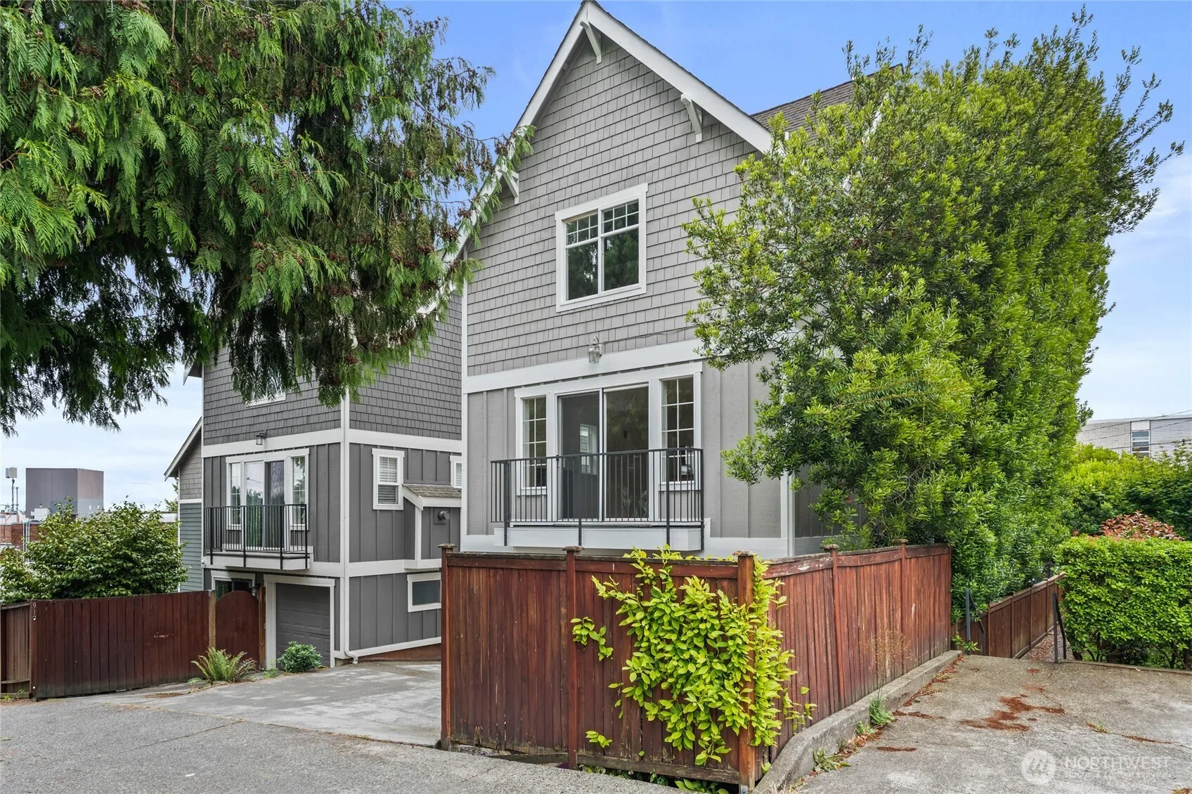 Property photo for 910 N 74th Street, Seattle photo 3