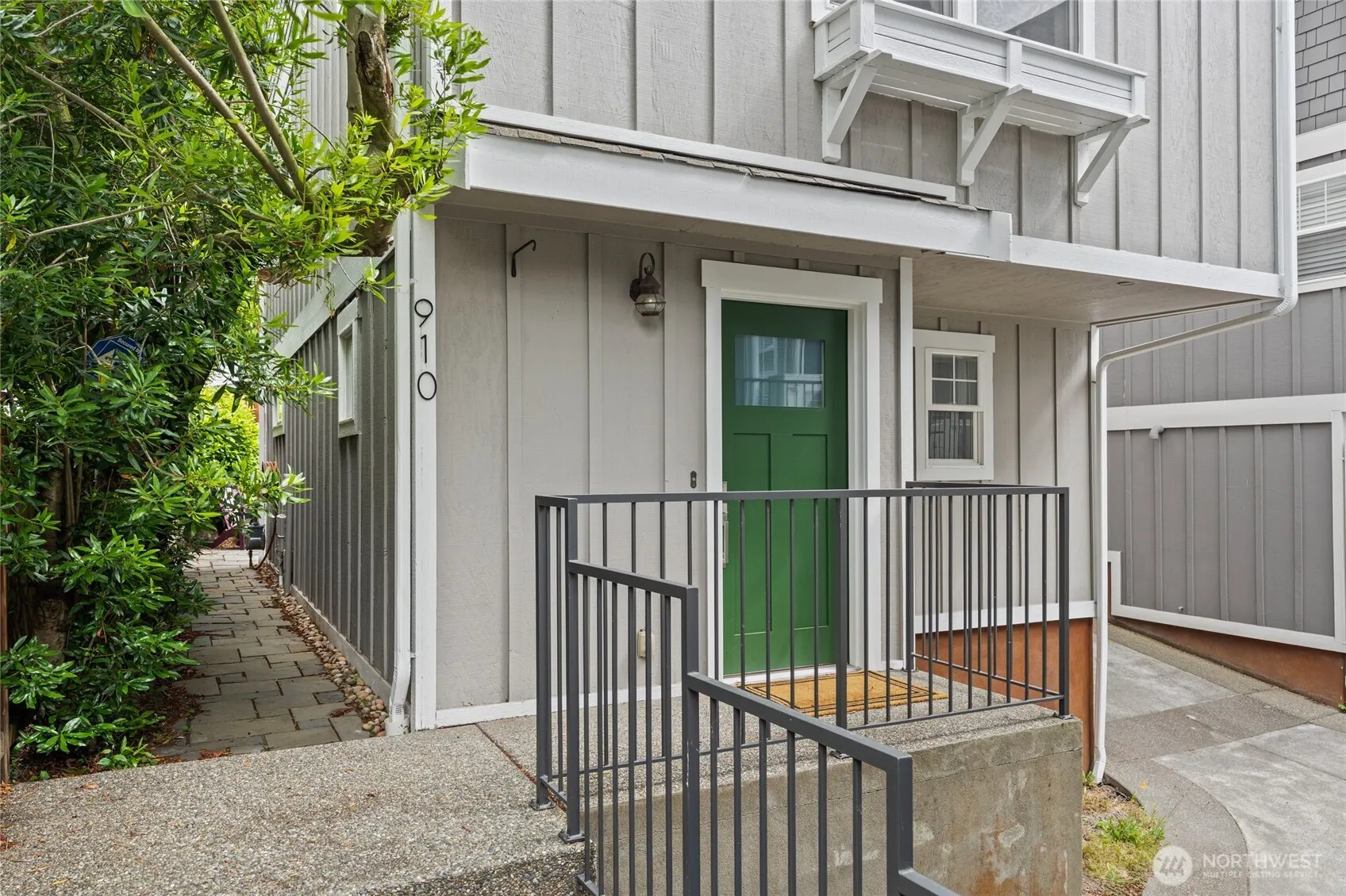 Property photo for 910 N 74th Street, Seattle photo 4