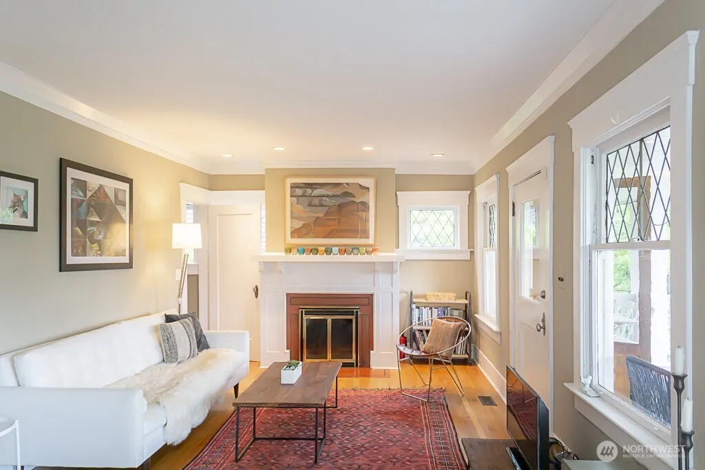 Property photo for 1557 Madrona Drive, Seattle photo 2