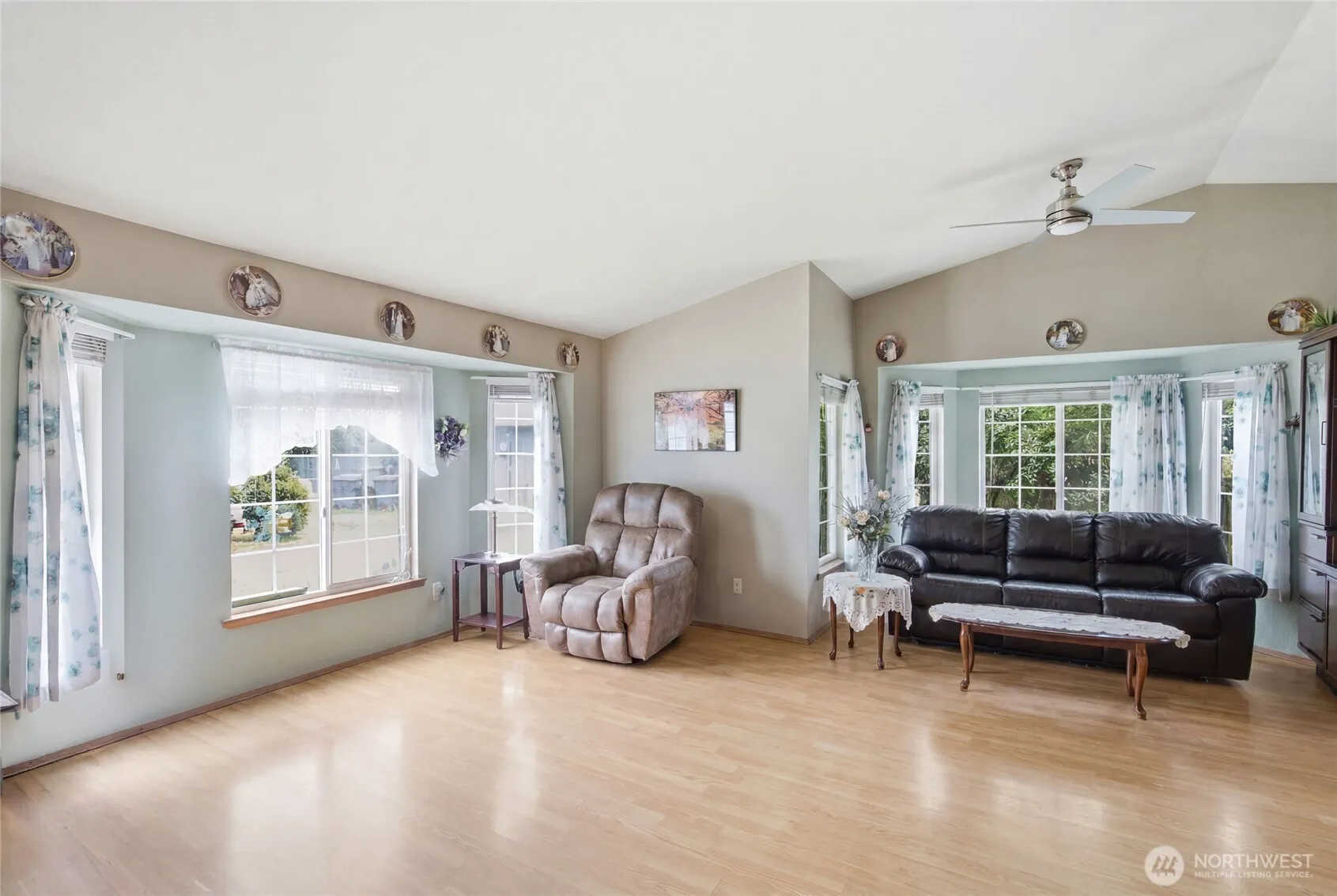 Property photo for 1806 Northwood Court Ne, Tacoma photo 5