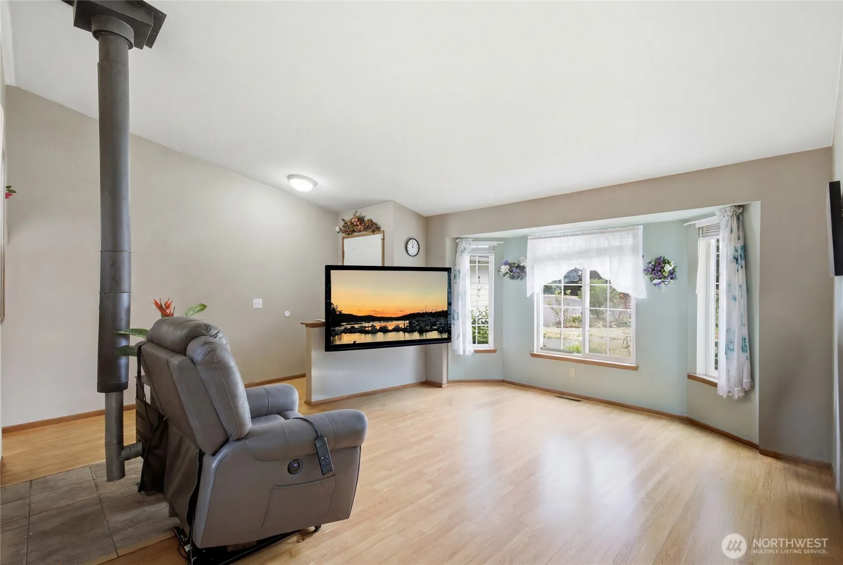 Property photo for 1806 Northwood Court Ne, Tacoma photo 4