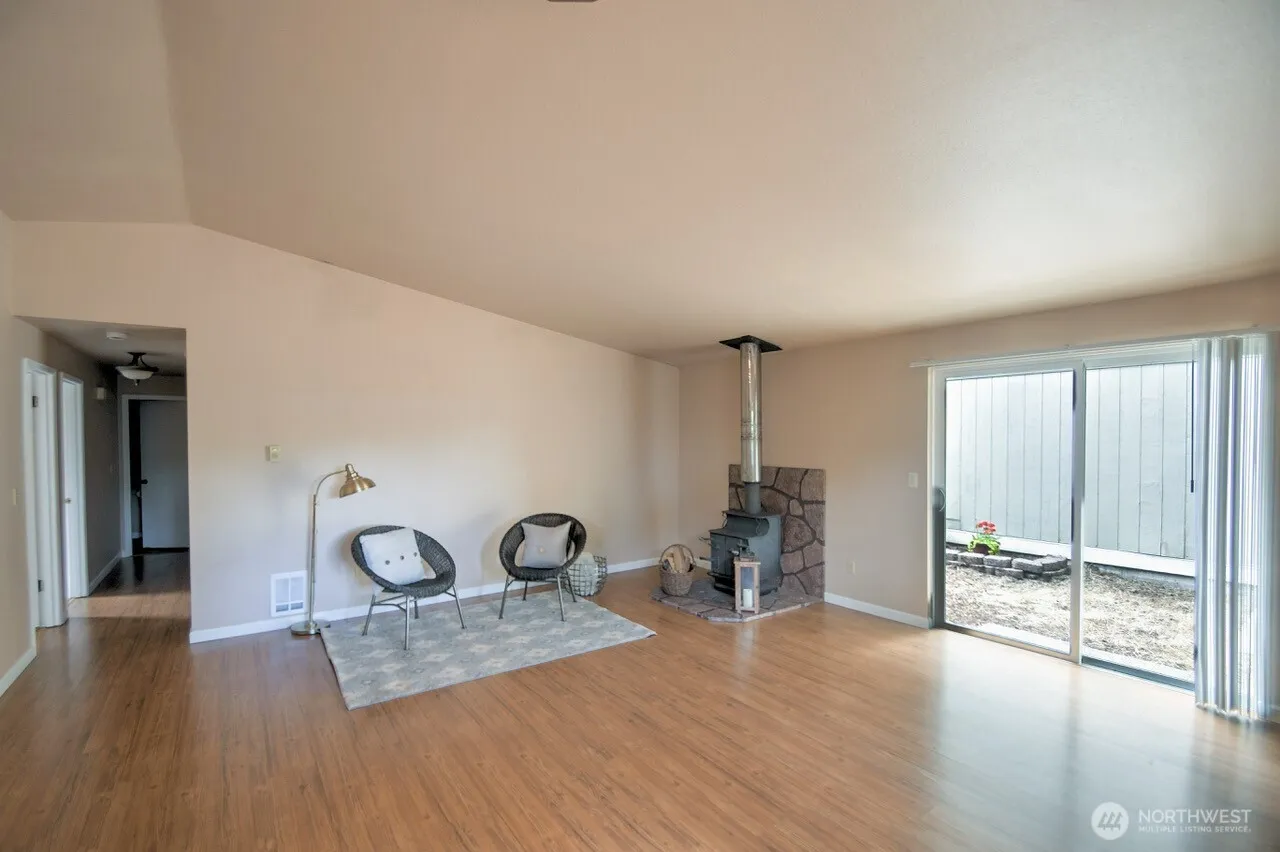 Property photo for 571 Malibu Drive Se, Lacey photo 4