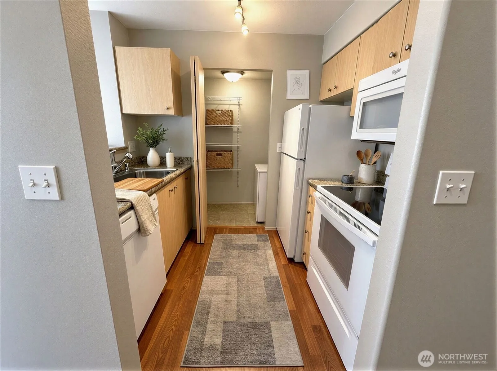 Property photo for 2818 Grand Avenue #b407, Everett photo 4