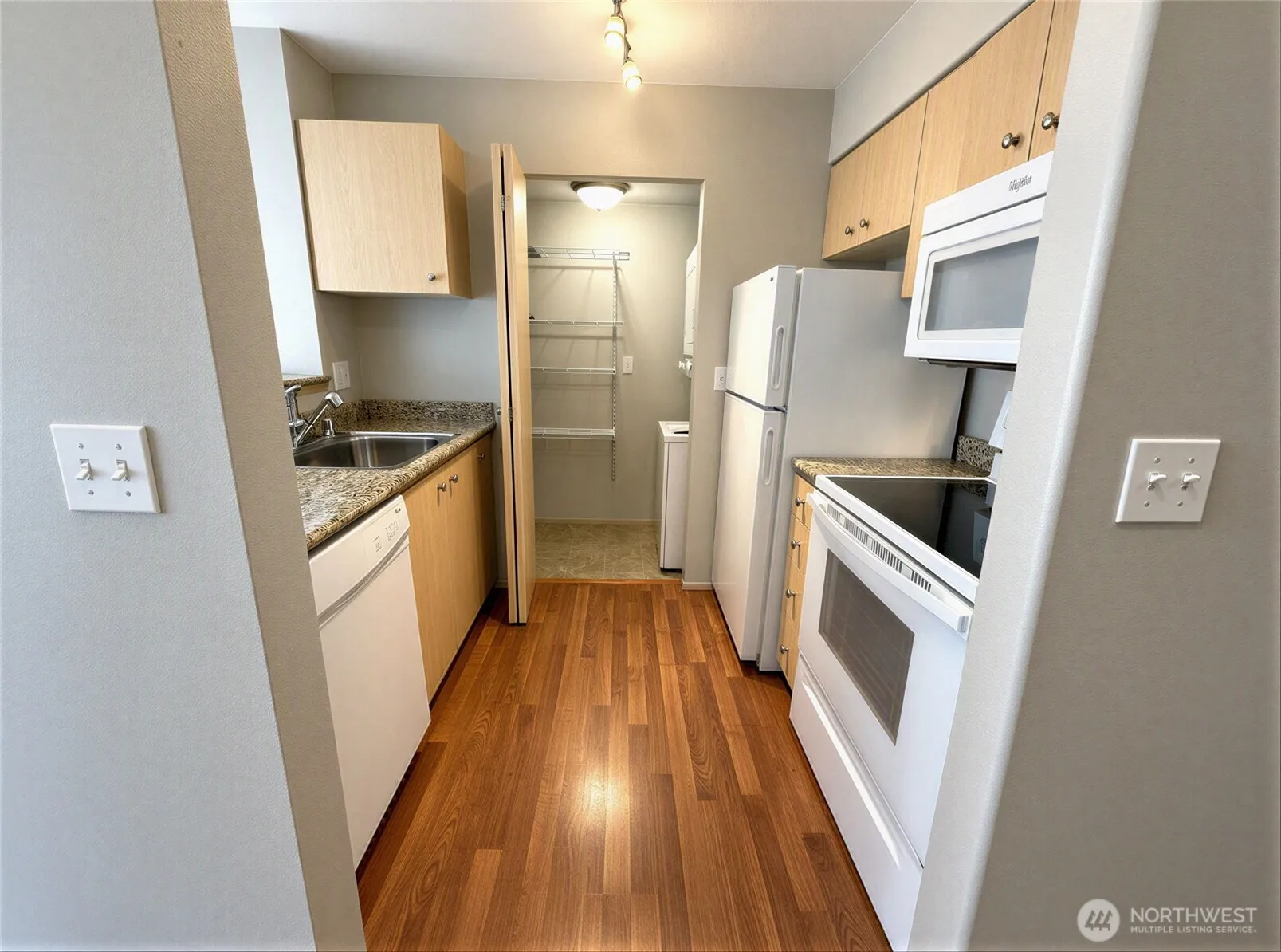 Property photo for 2818 Grand Avenue #b407, Everett photo 5