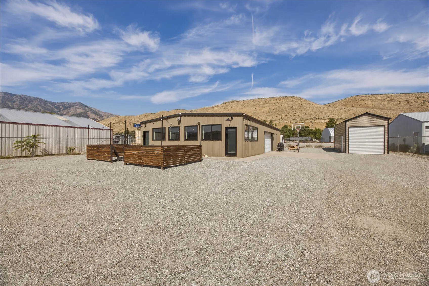 Property photo for 102 Lakeshore Drive, Pateros