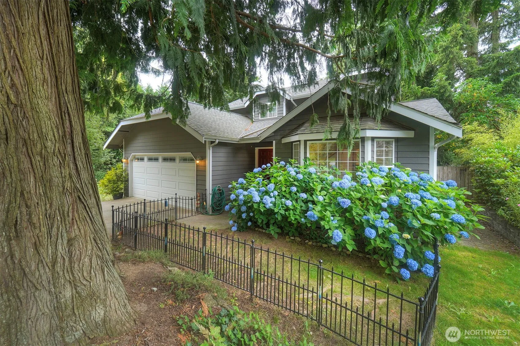 Property photo for 22035 Sea Vista Ne, Poulsbo