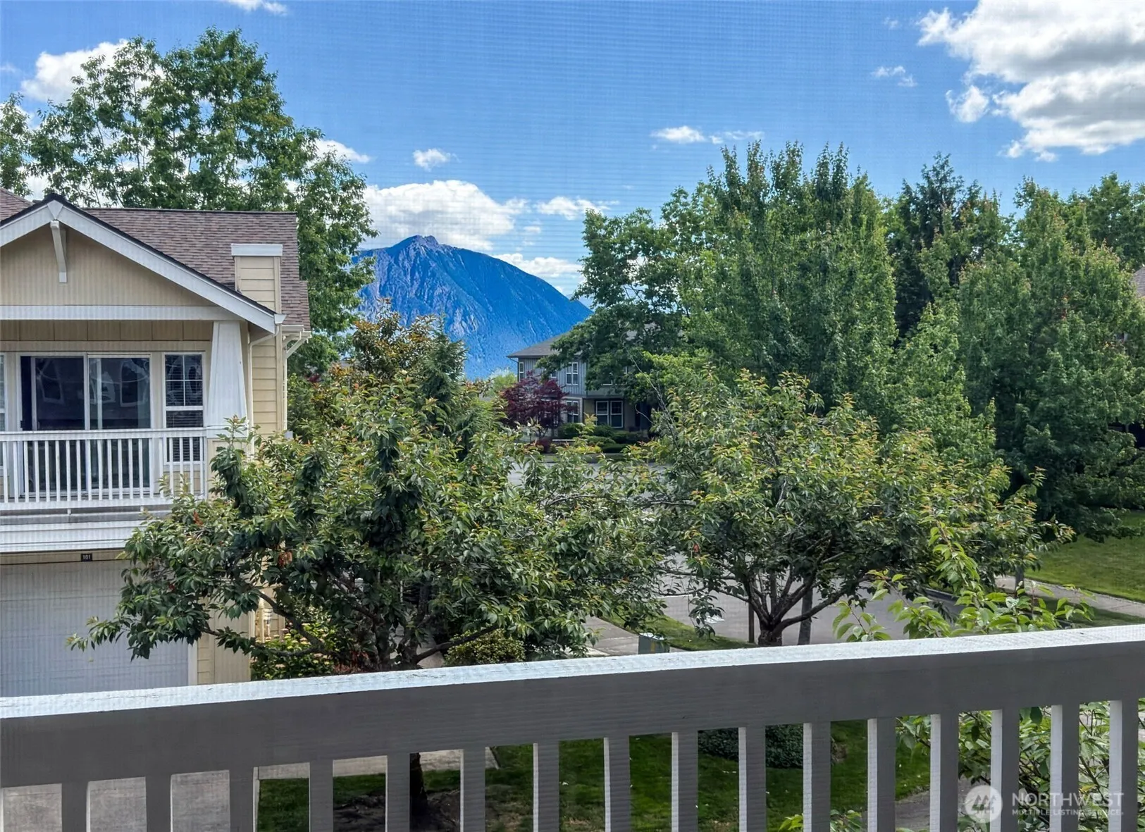 Property photo for 7705 Fairway Avenue Se #204, Snoqualmie photo 3