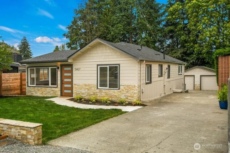 Property photo for 13427 5th Avenue Sw, Burien photo 2