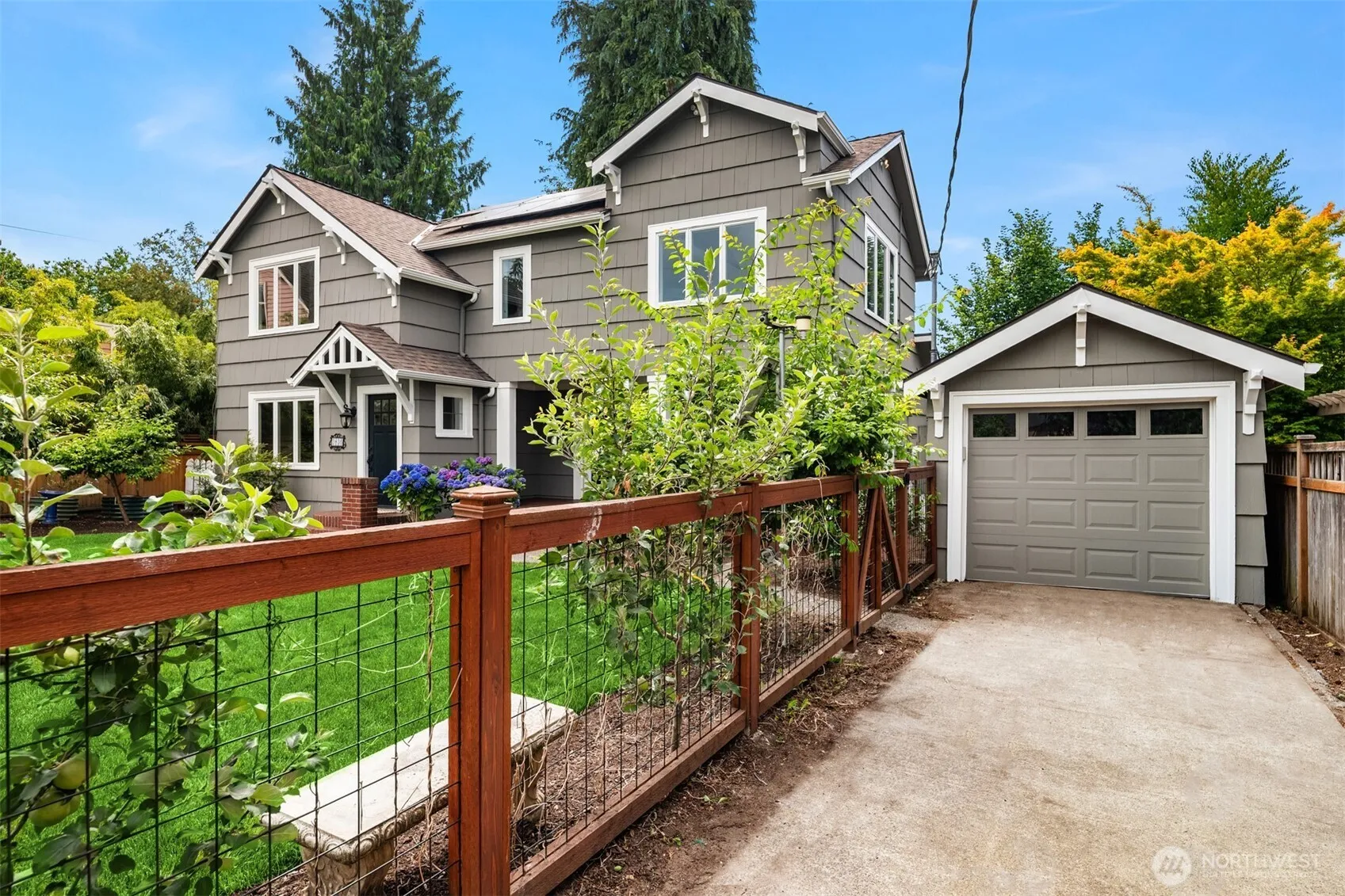Property photo for 3435 Walnut Avenue Sw, Seattle photo 4
