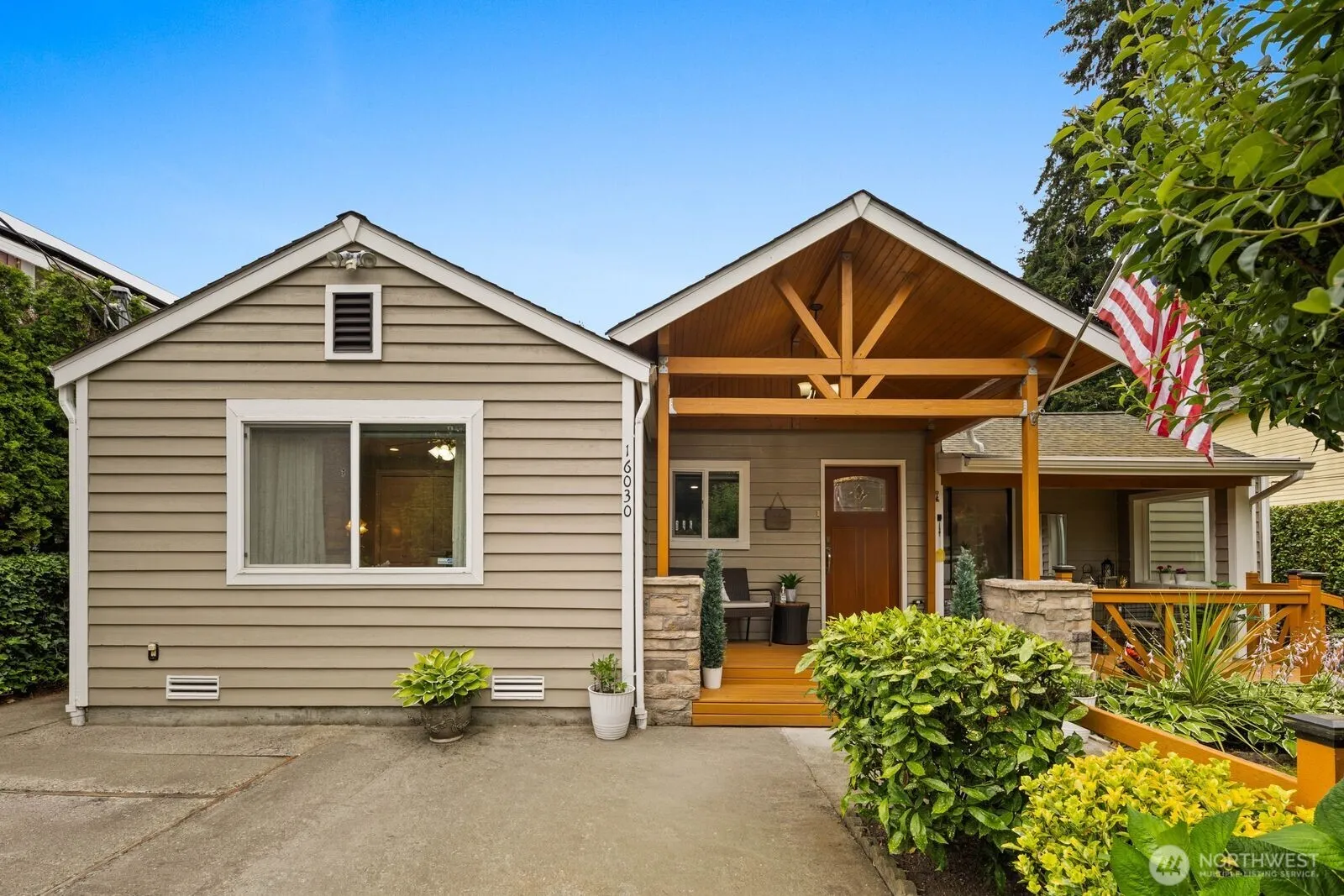Property photo for 16030 12th Avenue Ne, Shoreline photo 3