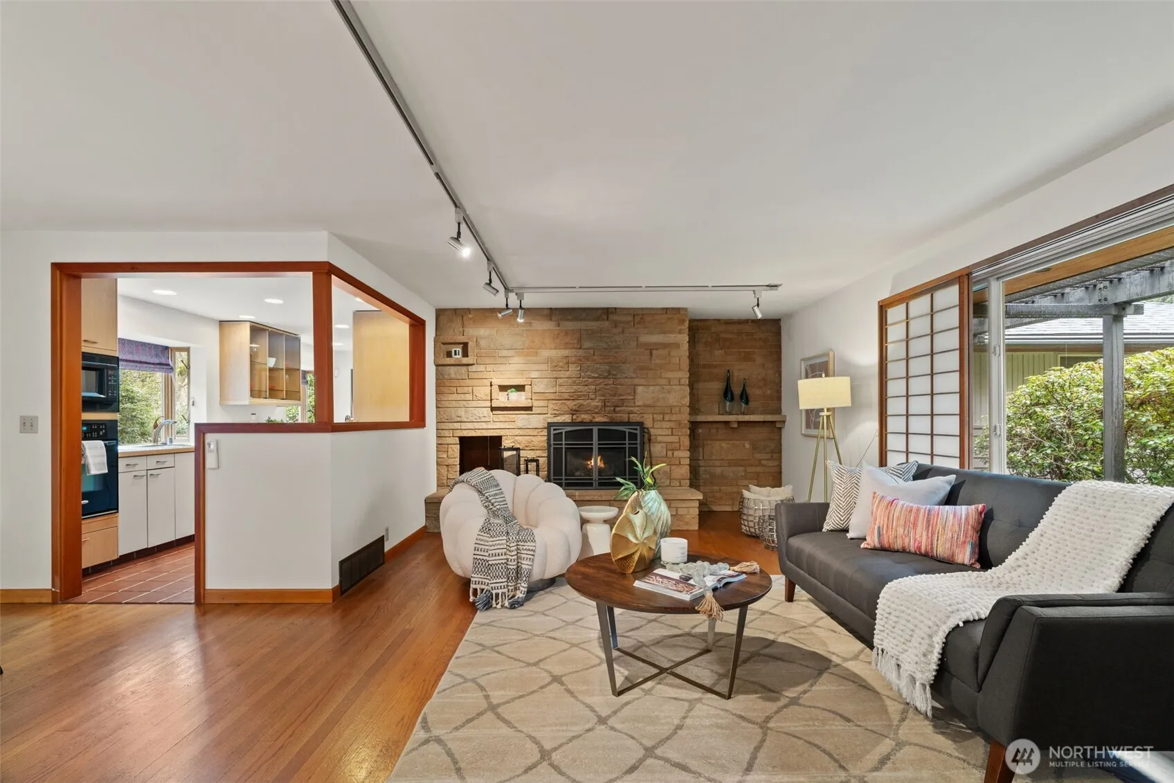 Property photo for 23312 Robin Hood Drive, Edmonds photo 5