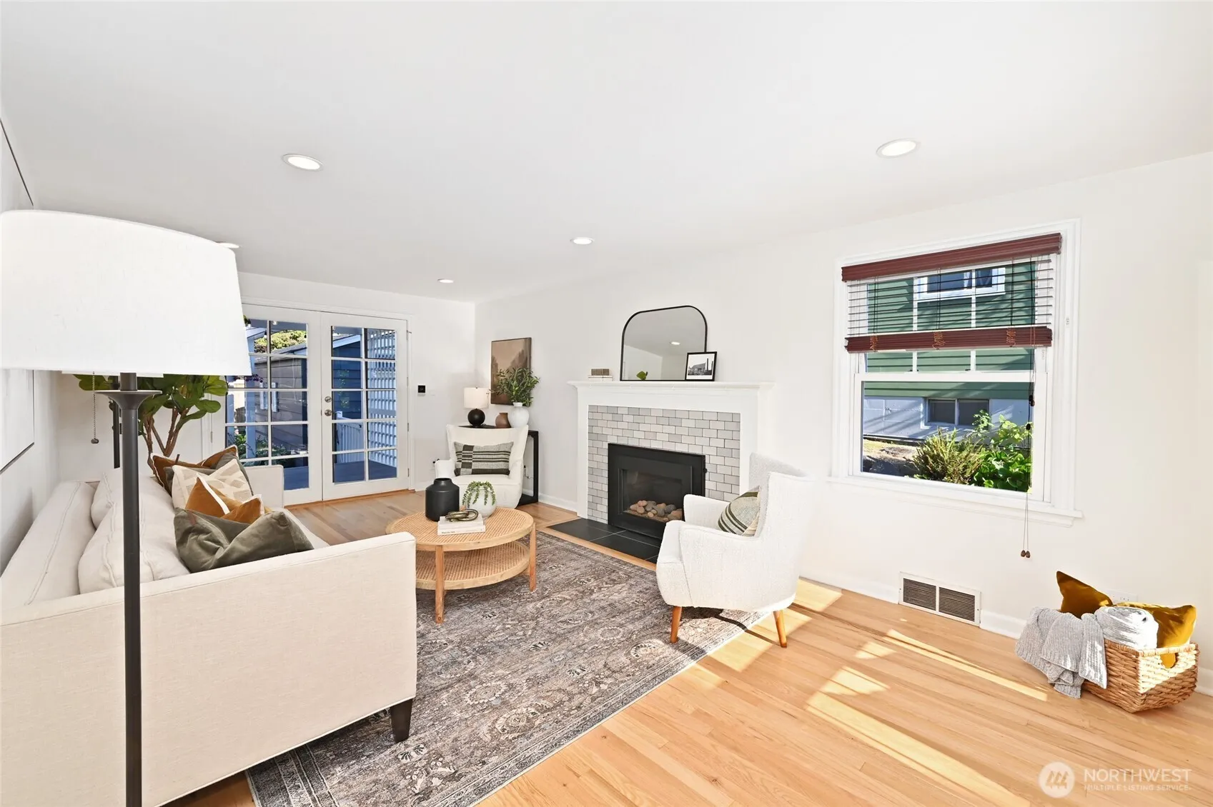 Property photo for 4024 55th Avenue Sw, Seattle photo 3