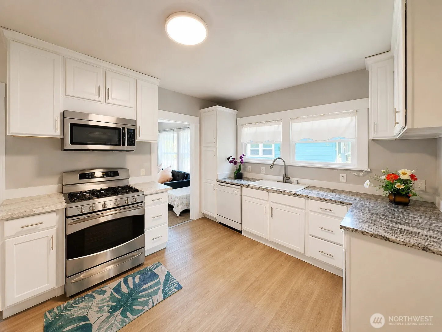 Property photo for 822 S Ferry St, Tacoma photo 3