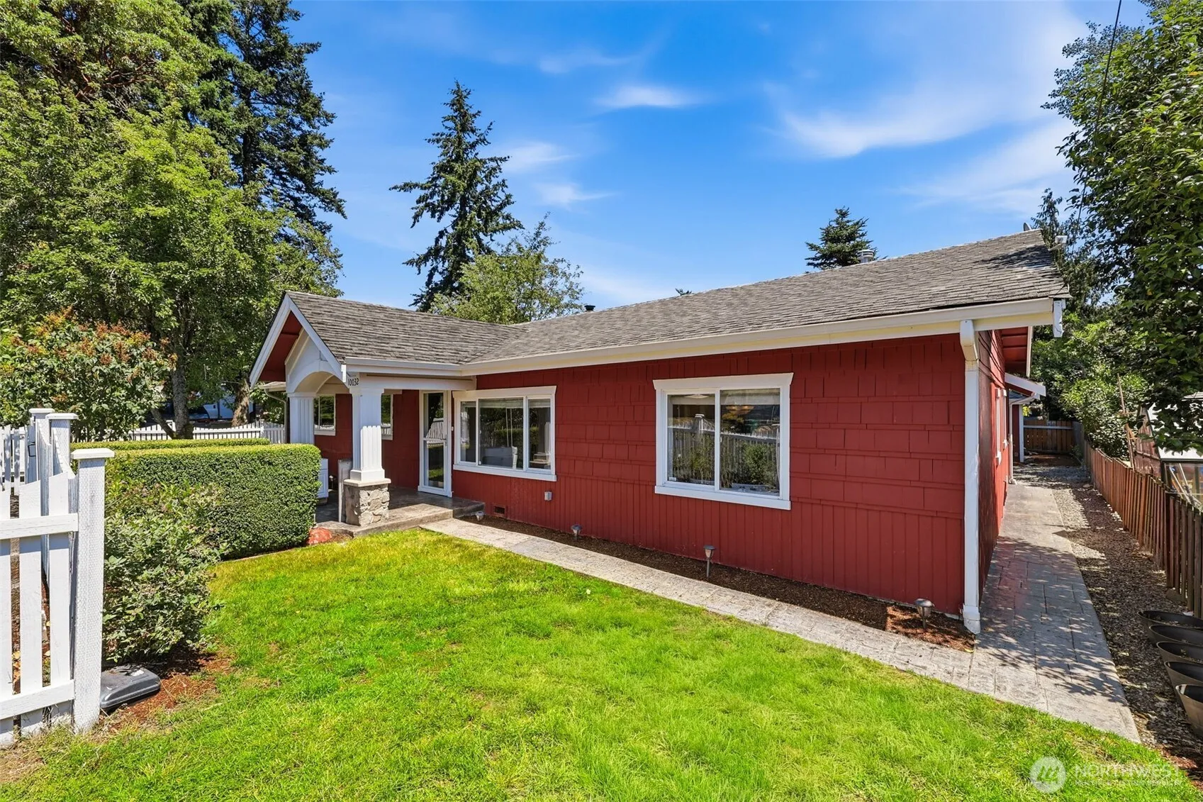 Property photo for 10032 30th Avenue Sw, Seattle photo 2