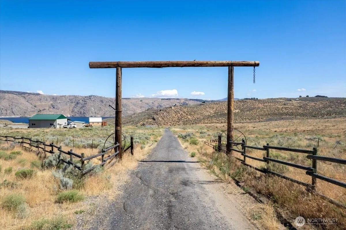 Property photo for 44495 Sr 174 N, Grand Coulee photo 3