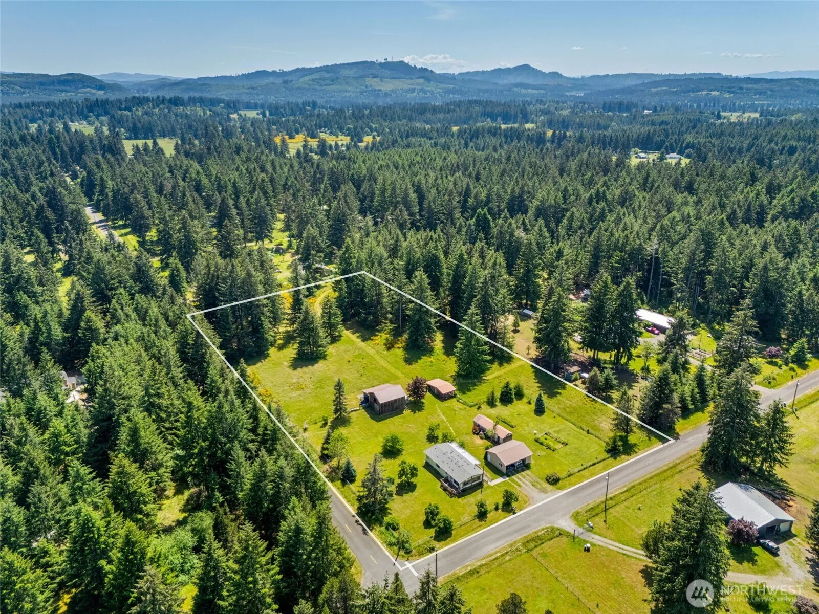 Property photo for 10739 128th Avenue Se, Rainier photo 3