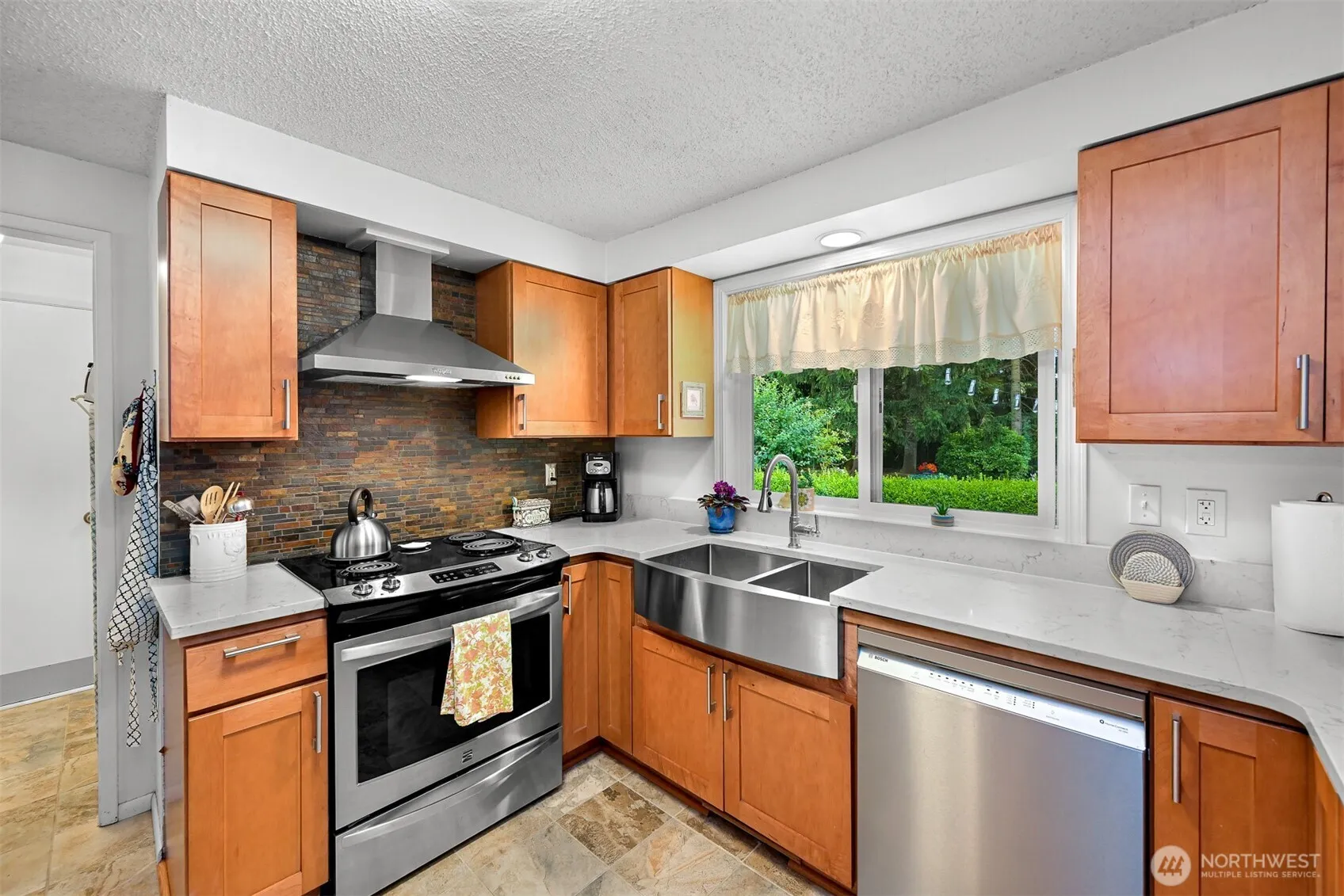 Property photo for 349 S Park Street, Lynden photo 5