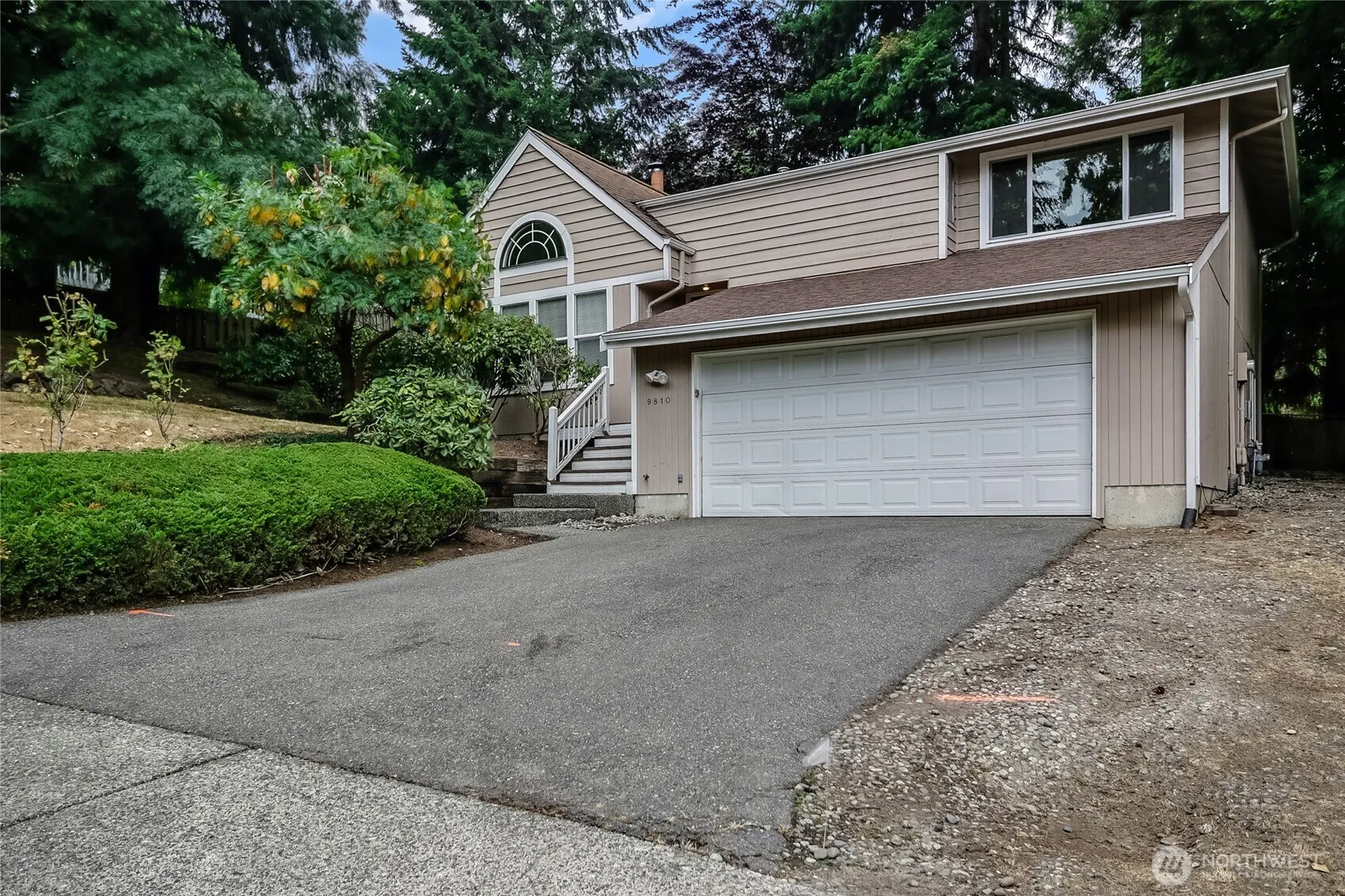 Property photo for 9810 116th Place Ne, Kirkland photo 2