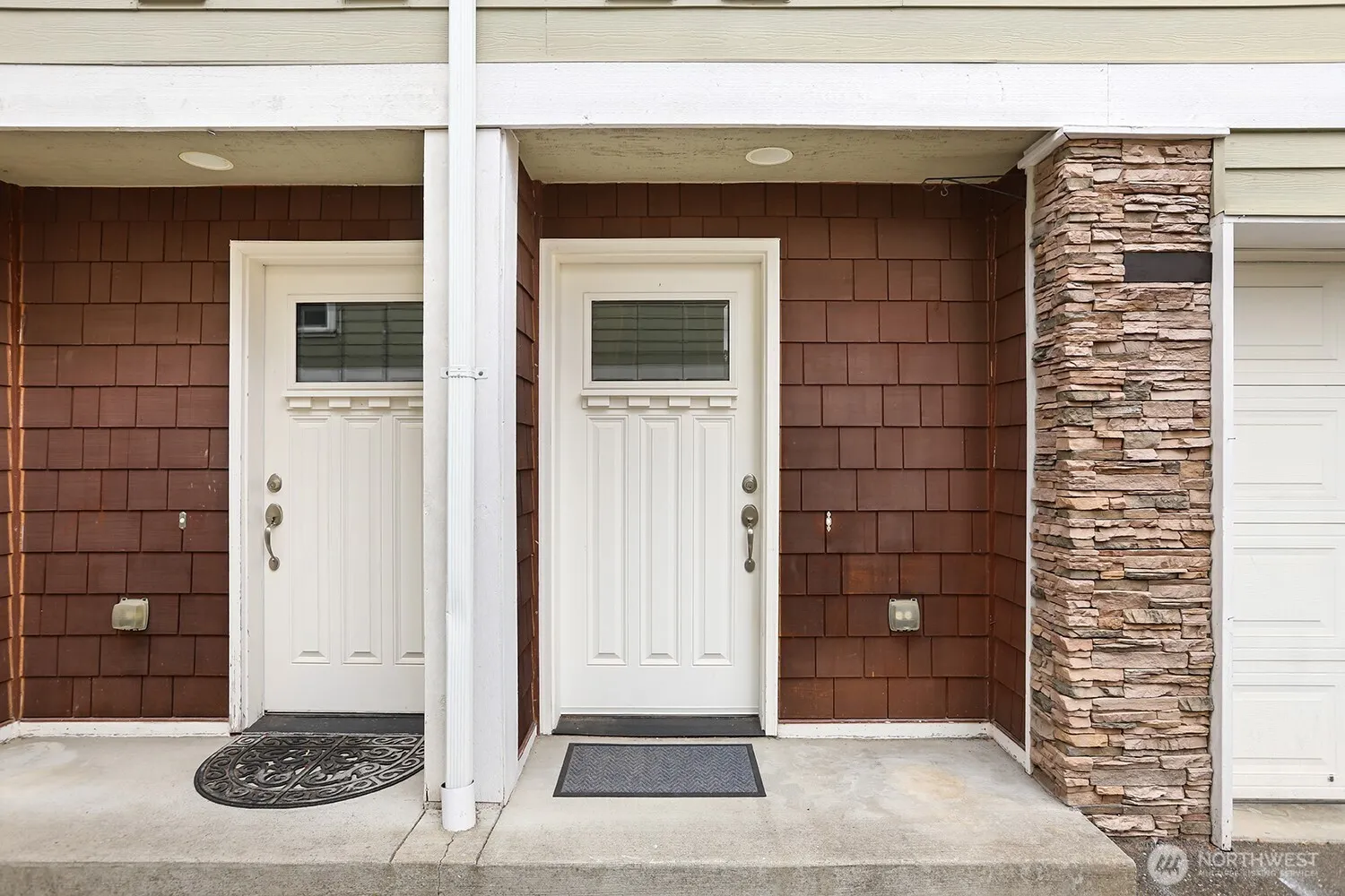 Property photo for 17520 12th Avenue Ne #b, Shoreline photo 2