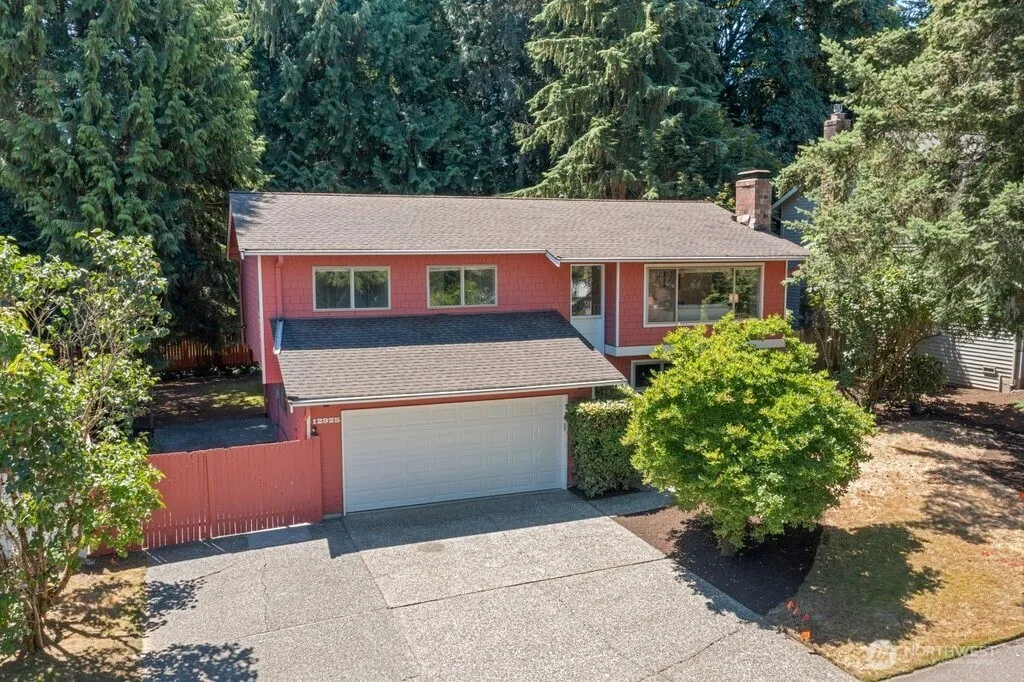 Property photo for 12925 Ne 110th Place, Kirkland photo 2