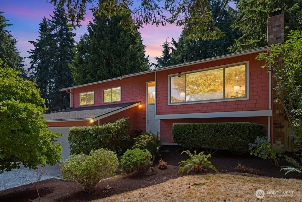 Property photo for 12925 Ne 110th Place, Kirkland