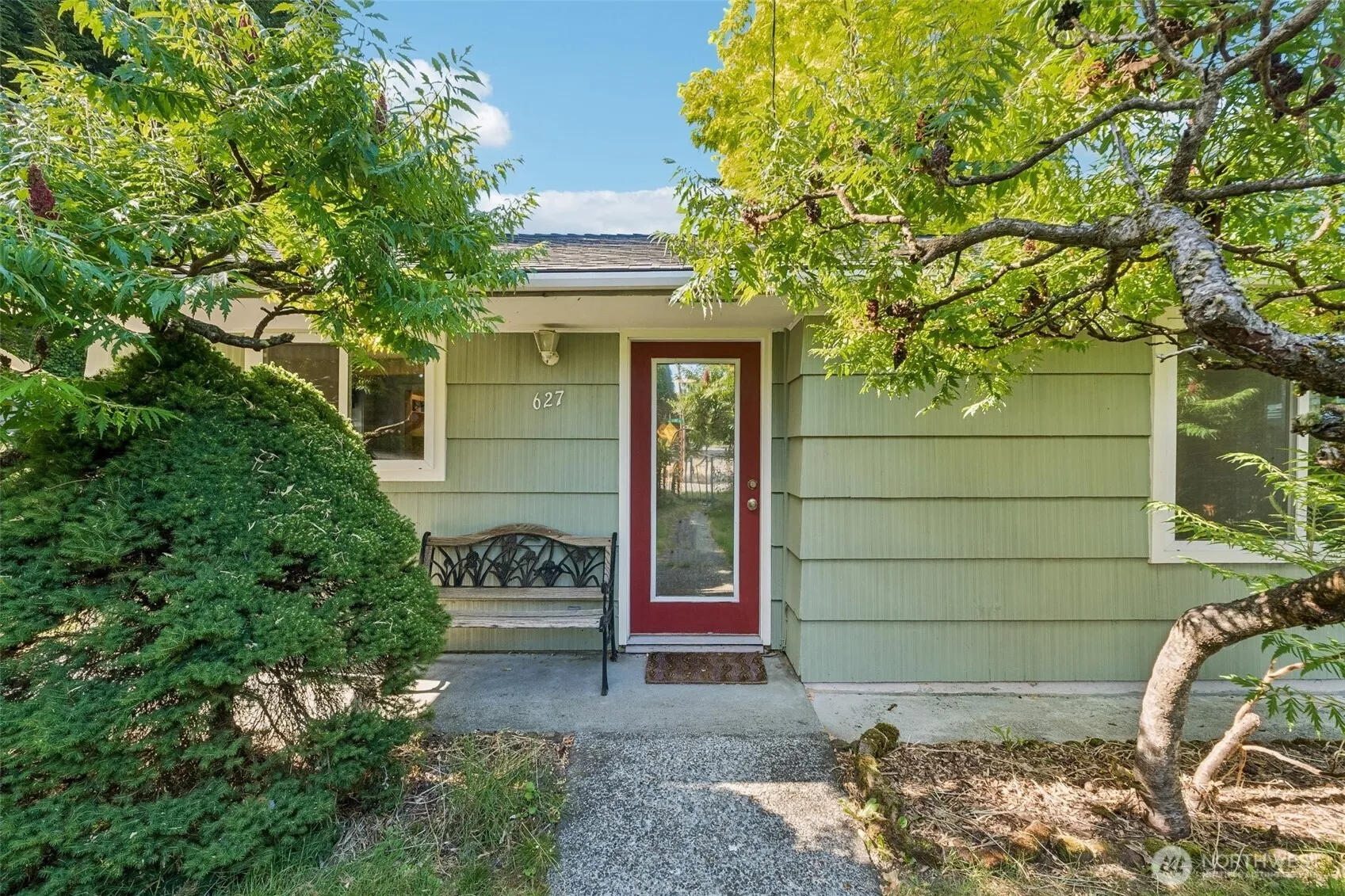 Property photo for 627 Sw 106th Street, Seattle photo 2