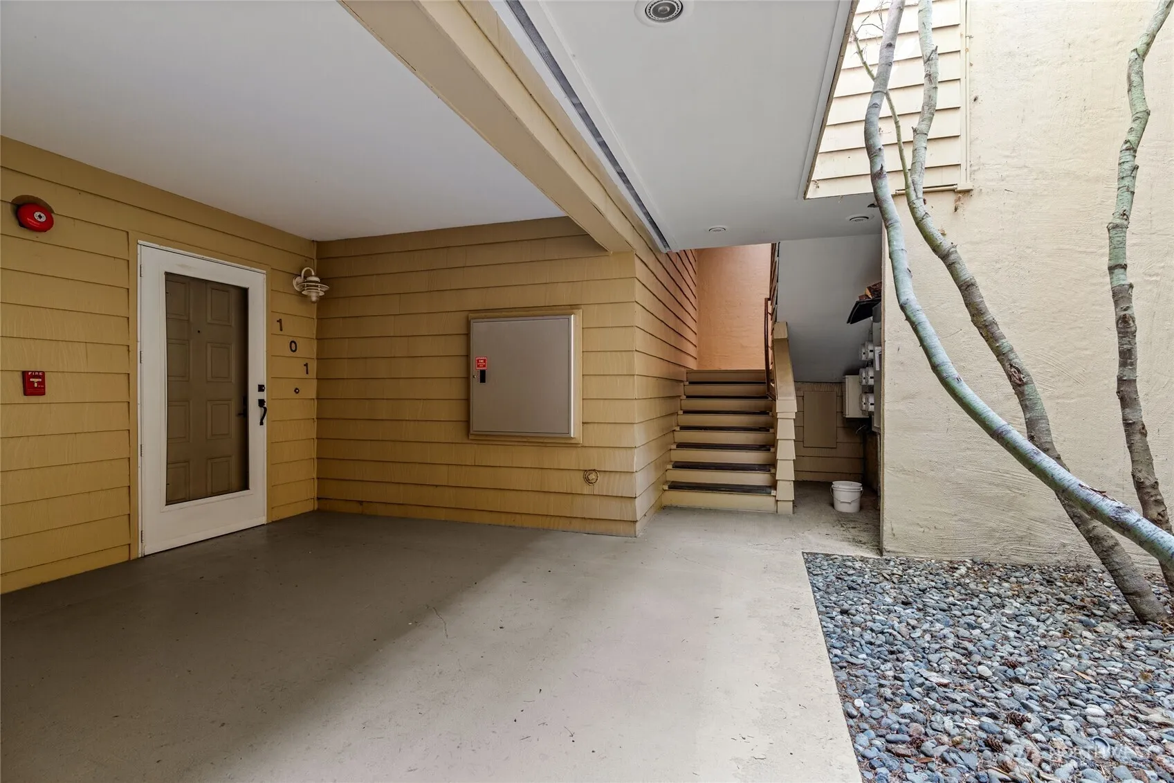 Property photo for 2811 14th W #101, Seattle photo 3