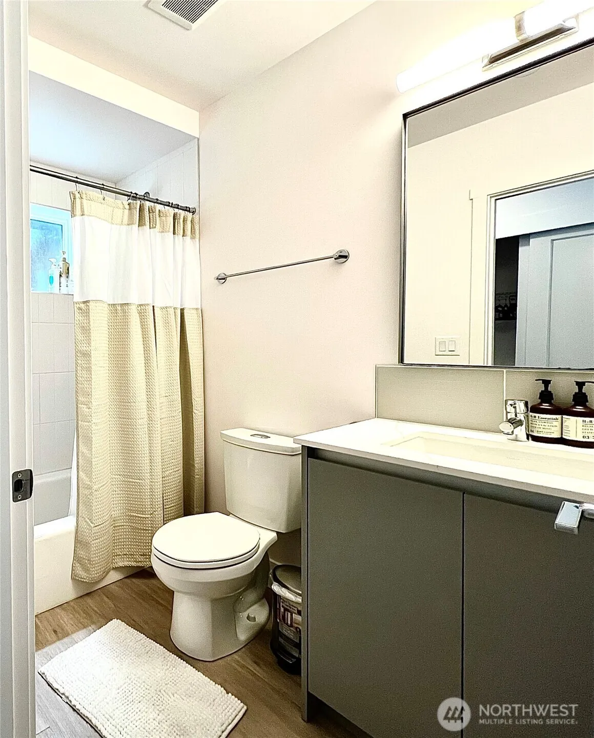 Property photo for 440 13th Ave, Seattle photo 5