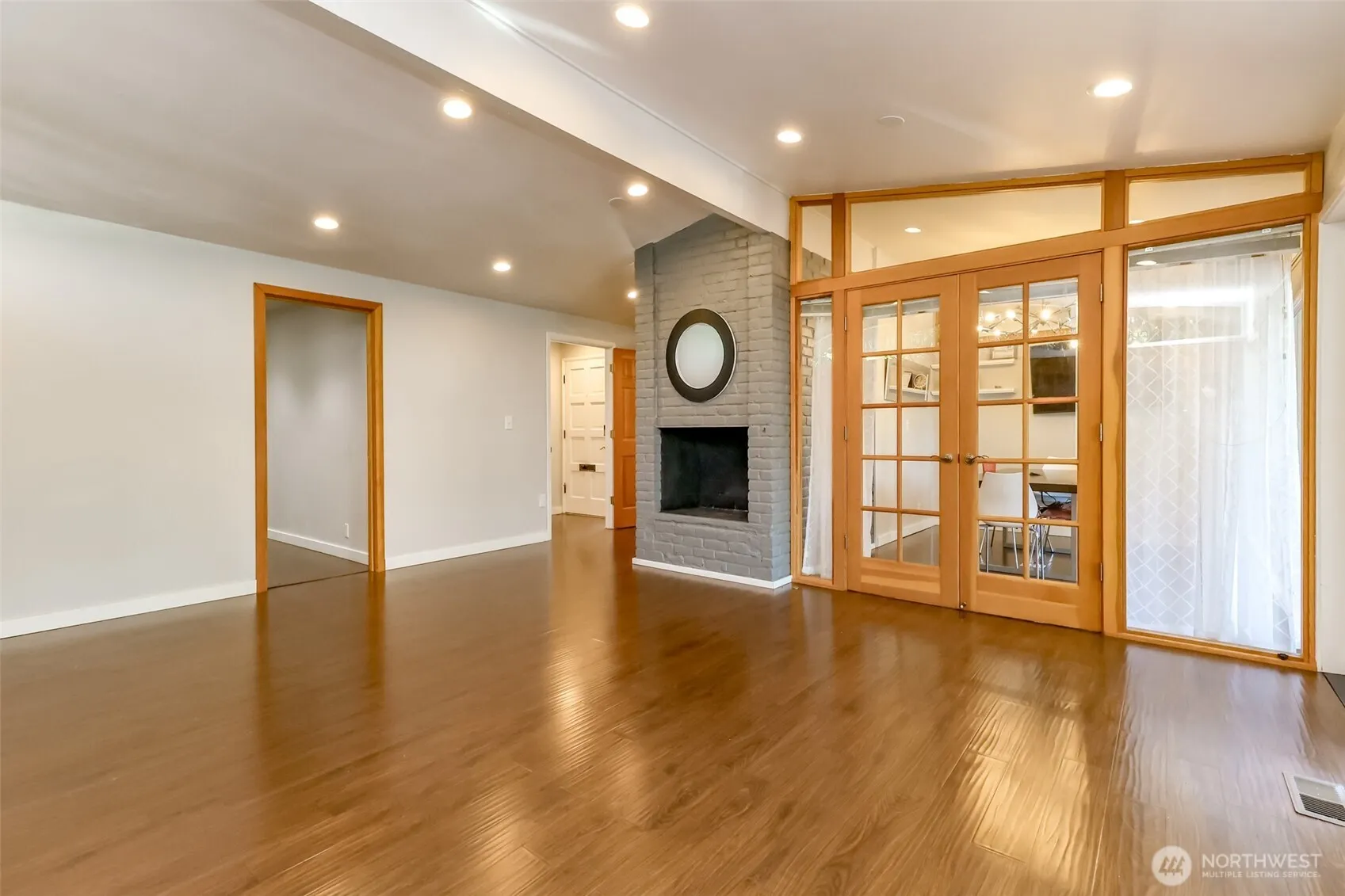 Property photo for 11418 Ne 19th Street, Bellevue photo 5