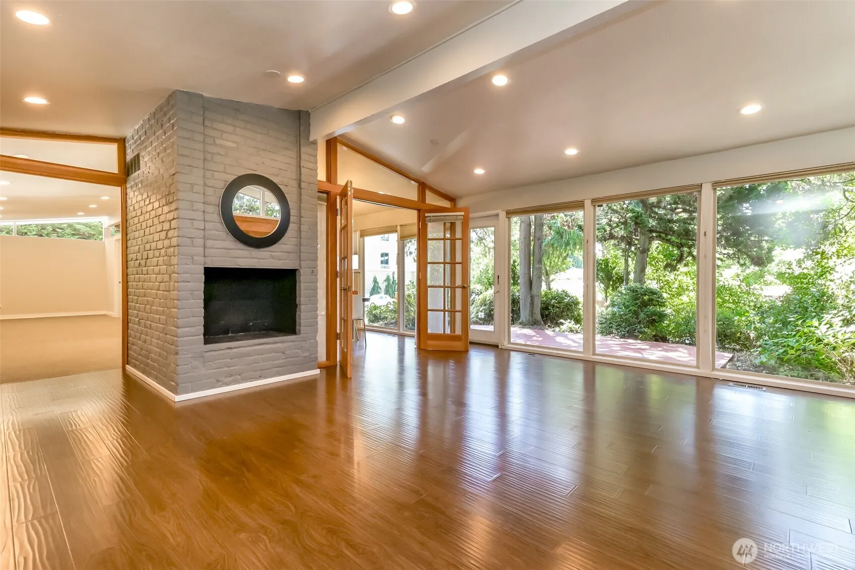 Property photo for 11418 Ne 19th Street, Bellevue photo 4