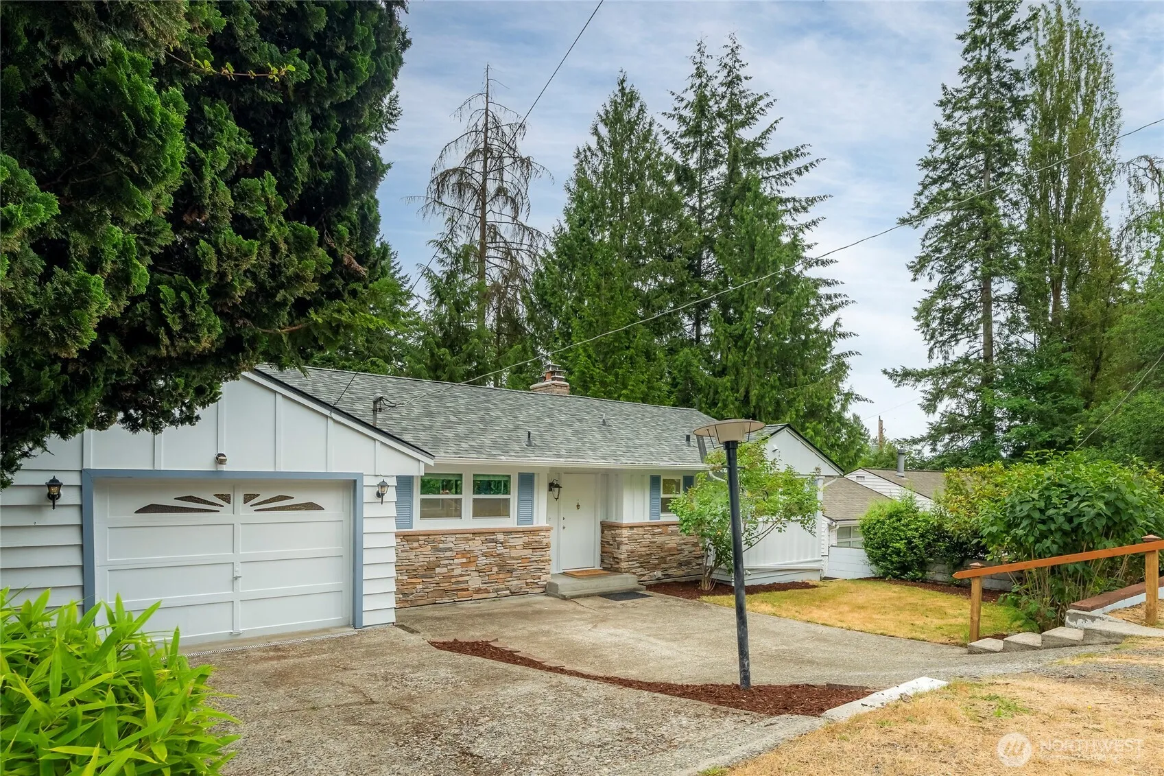 Property photo for 1250 Ne 188th Street, Shoreline photo 2