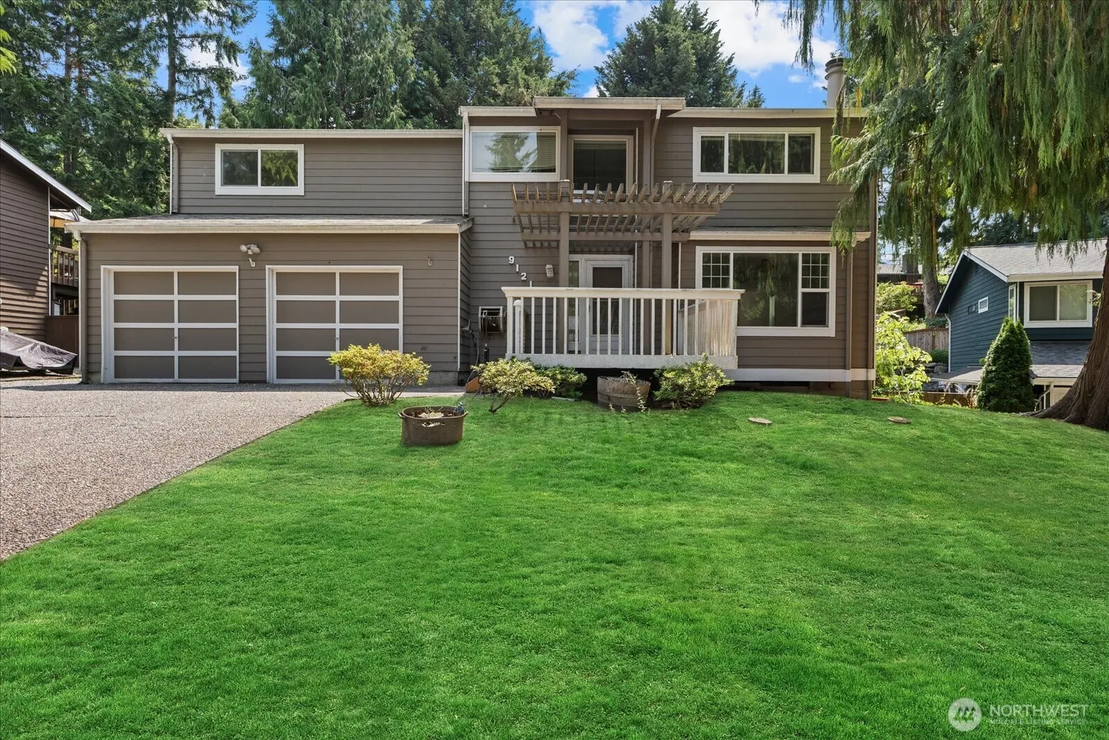 Property photo for 9121 Ne 143rd Place, Kirkland photo 2