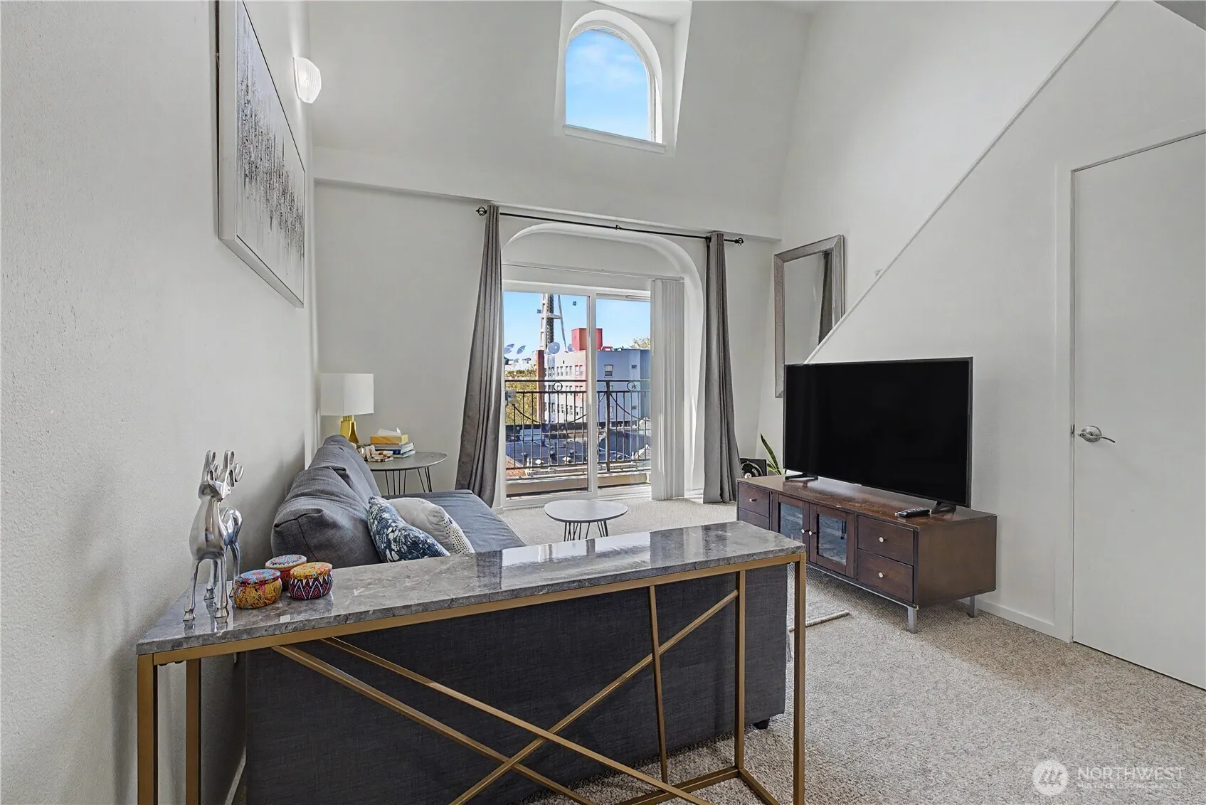 Property photo for 425 Vine Street #701, Seattle photo 2