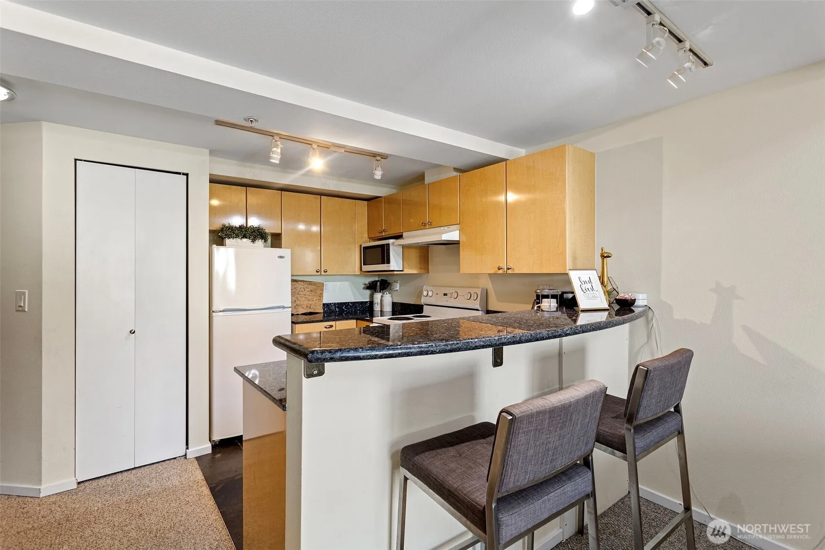 Property photo for 425 Vine Street #701, Seattle photo 5
