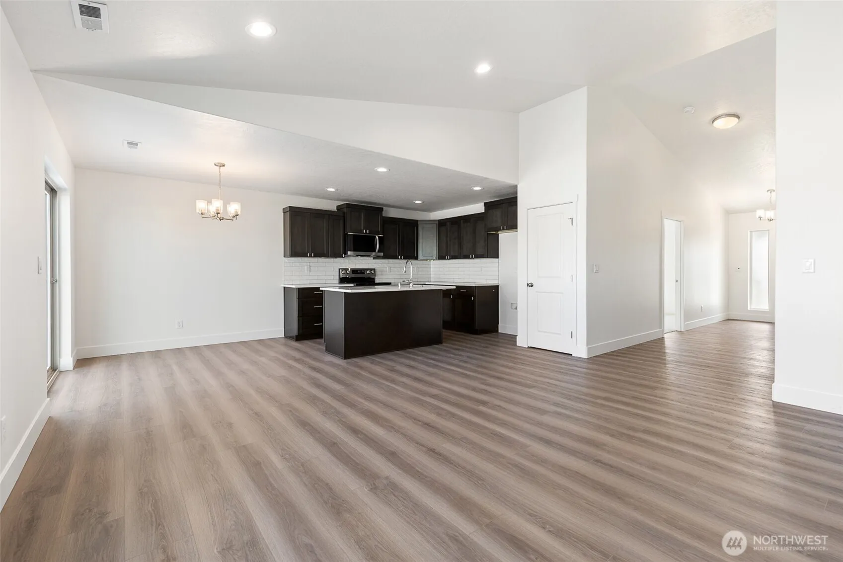 Property photo for 312 N Montana Street, Moses Lake photo 3
