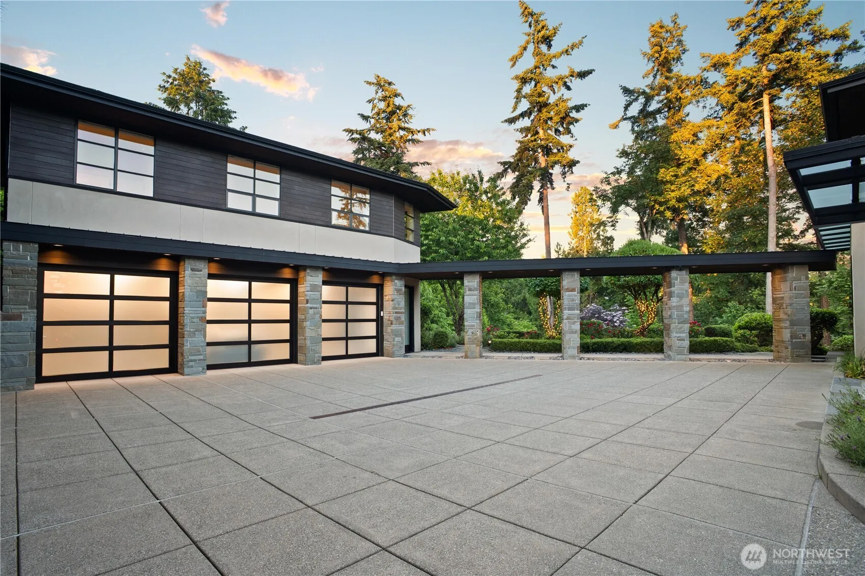 Property photo for 9632 Lake Washington Boulevard Ne, Bellevue photo 2