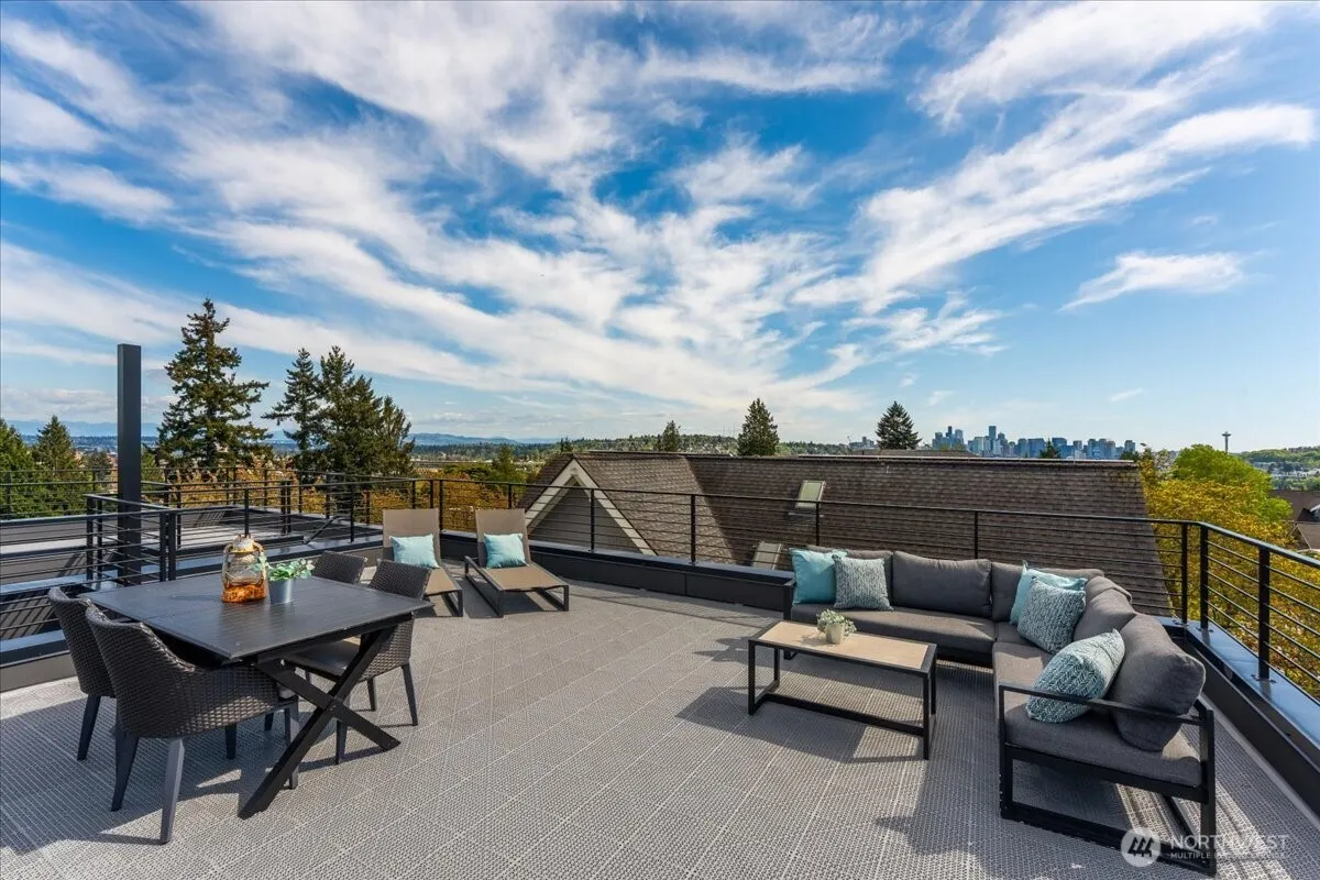 Property photo for 4122 Burke Avenue N, Seattle photo 3