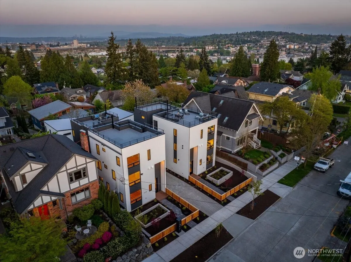 Property photo for 4122 Burke Avenue N, Seattle photo 2
