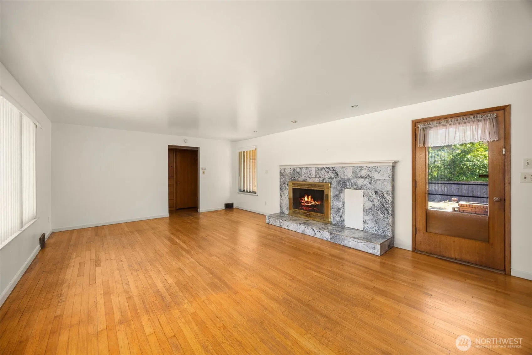 Property photo for 24608 Marine View Drive S, Des Moines photo 2