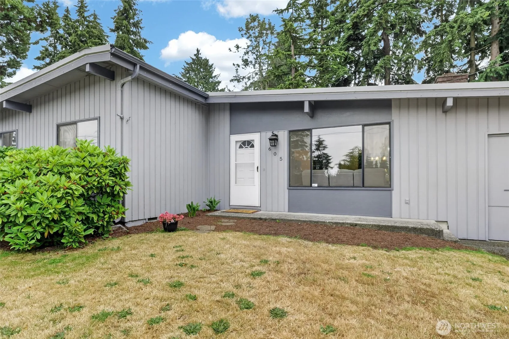Property photo for 605 S 304th Street, Federal Way photo 2