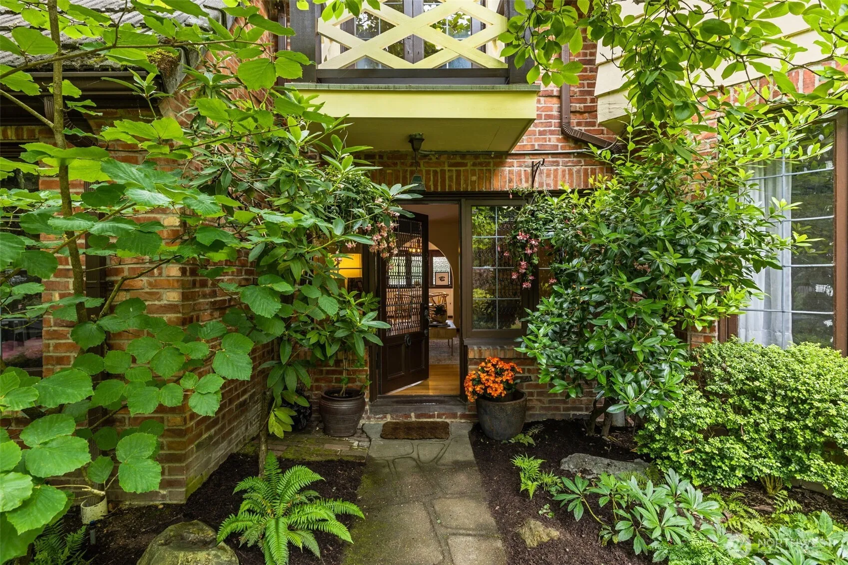 Property photo for 1516 E Republican Street #3, Seattle photo 5