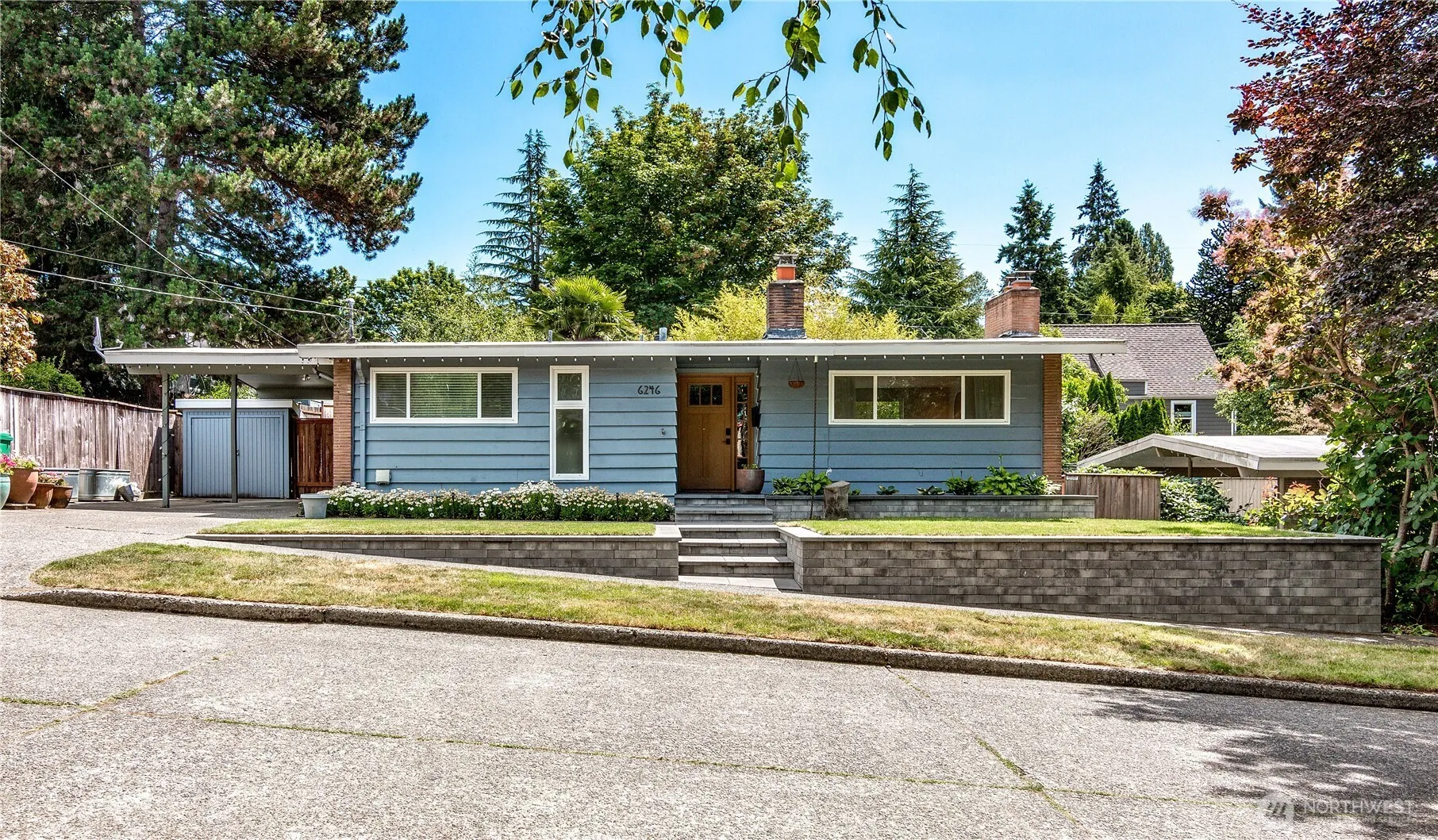 Property photo for 6246 39th Avenue Ne, Seattle photo 2