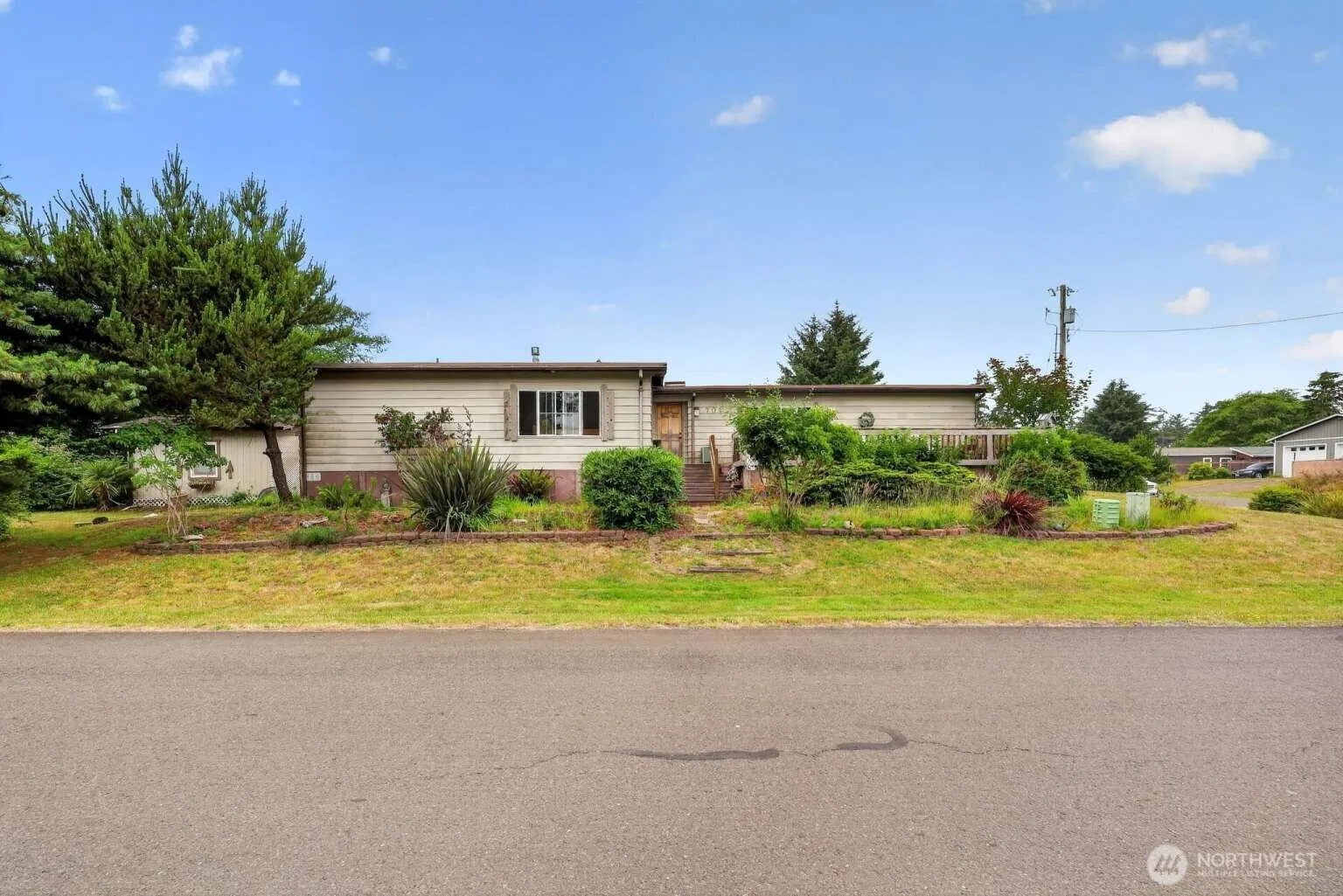 Property photo for 701 Edgewood Avenue Ne, Ocean Shores