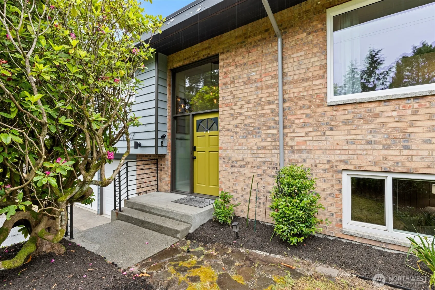 Property photo for 8707 Maple Lane, Edmonds photo 5